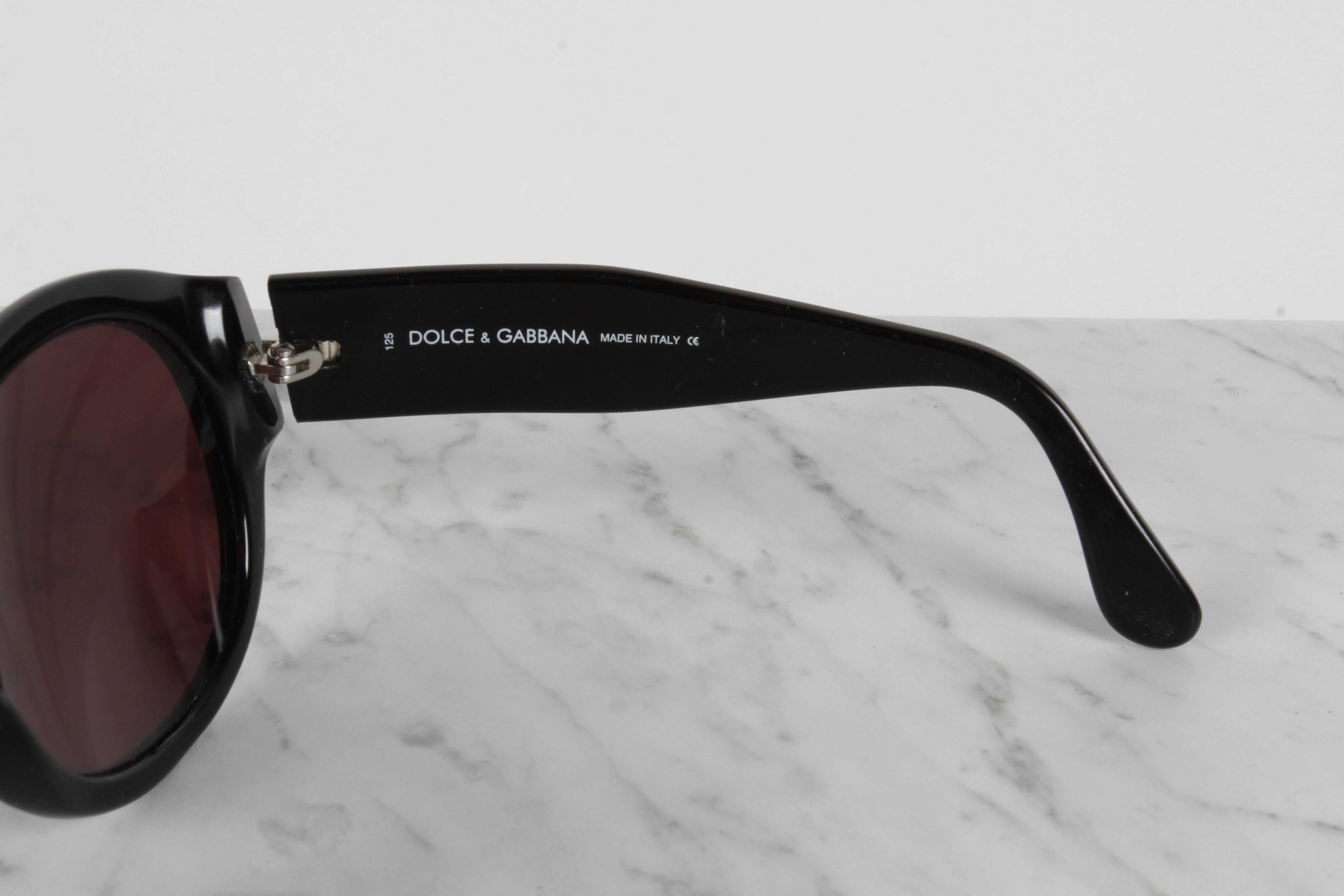 Vintage 90's Dolce & Gabbana 511S Black Frame & Rose Lenses Oval Fly Sunglasses For Sale 1