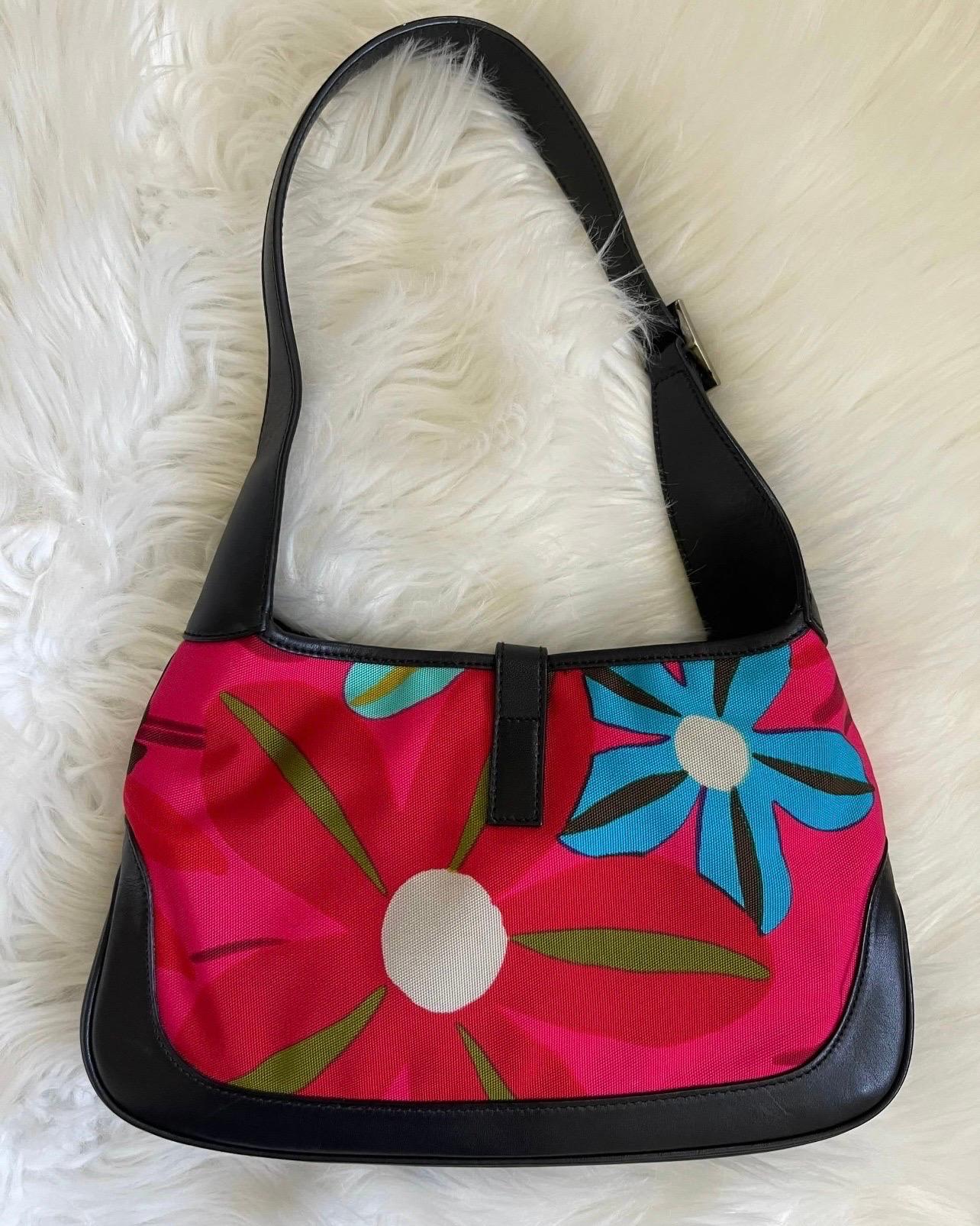 Immaculate GUCCI floral Jackie O bag. This is from the 1999 Spring collection designed by Tom Ford. GUCCI just released four of this exact vintage style in their vault. Silver tone piston lock hardware adorns the front of this striking shoulder bag.