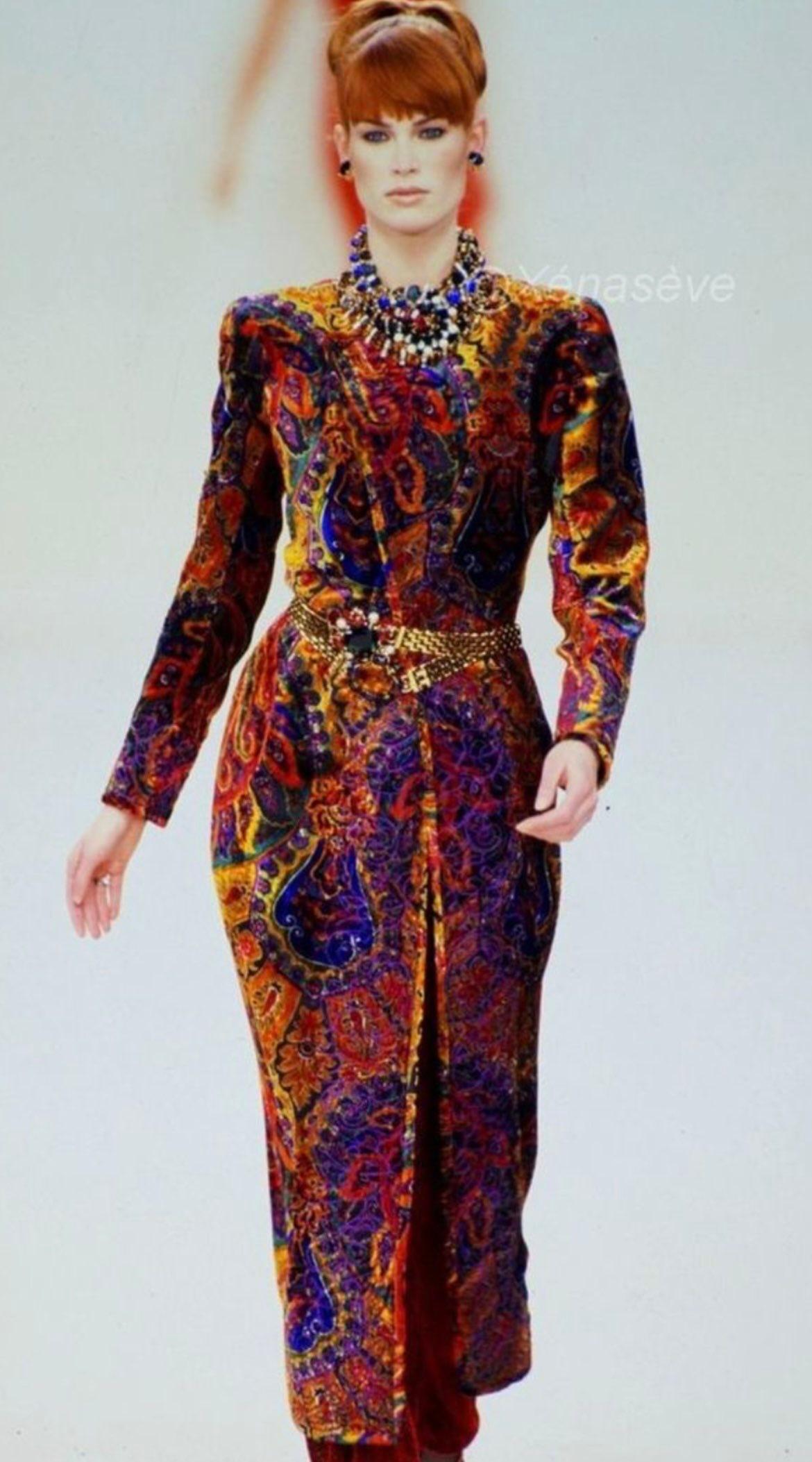 Vintage 90's Oscar de la Renta Devoré Velvet  Embroidered Print Long Coat US 6 For Sale 9