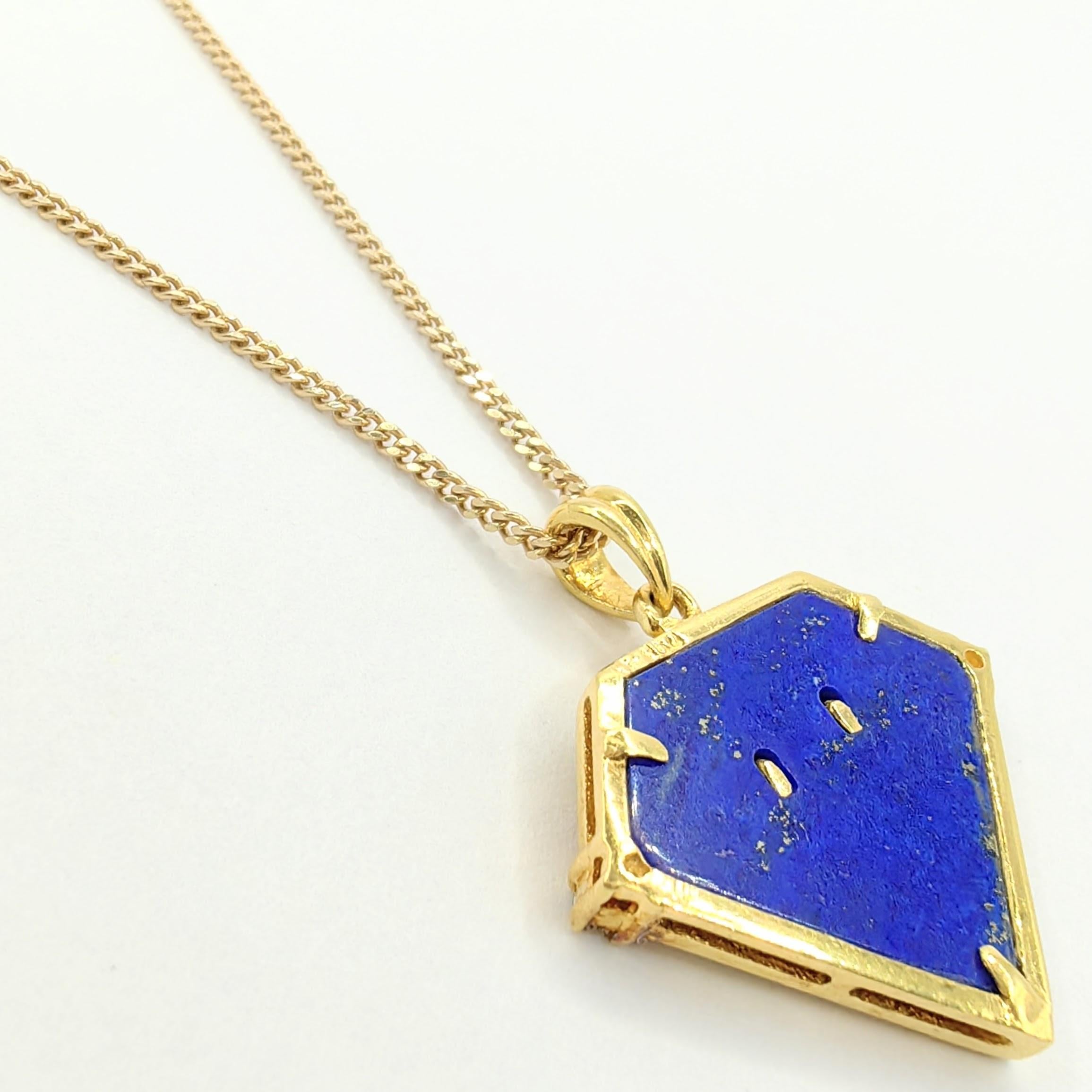 Vintage 90's Pisces Blue Lapis Diamond Necklace Pendant in 20K Yellow Gold In New Condition In Wan Chai District, HK