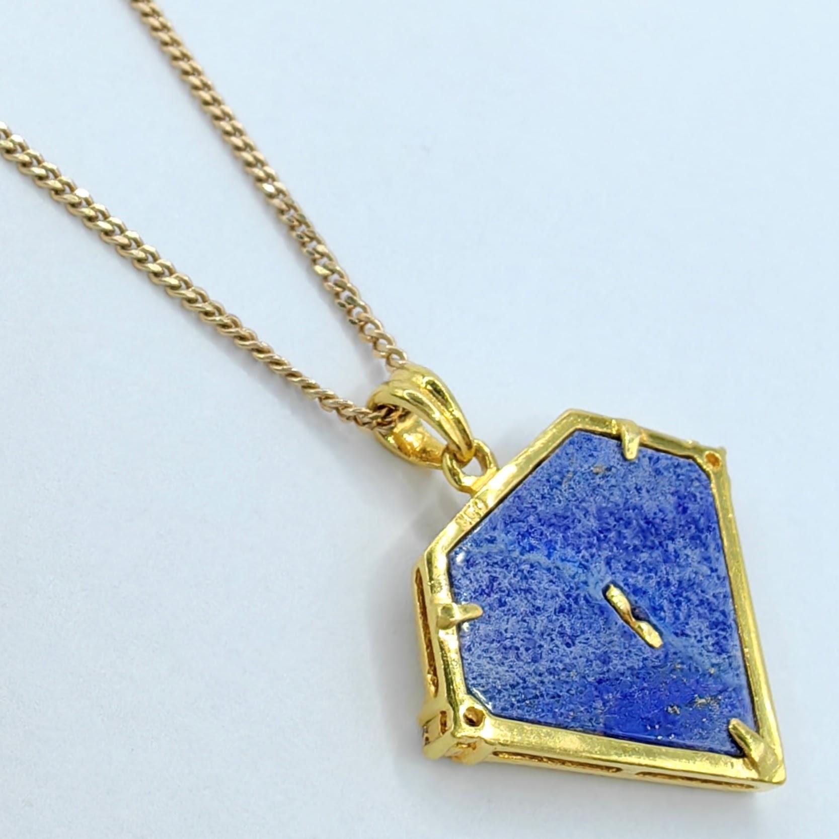 Vintage 90's Taurus Blue Lapis Diamond Necklace Pendant in 20K Yellow Gold In New Condition In Wan Chai District, HK