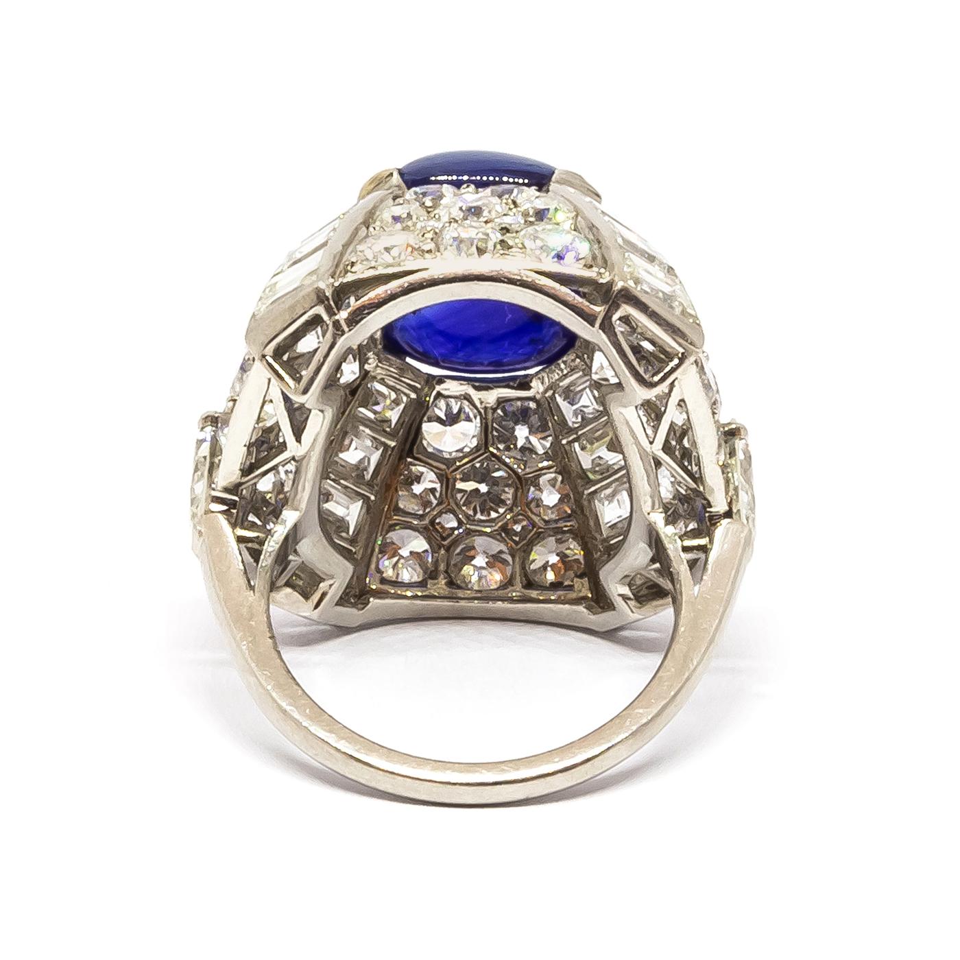 Vintage 9.10 Carat Sapphire, Diamond and Platinum Bombe Ring, circa 1960 In Good Condition In London, GB