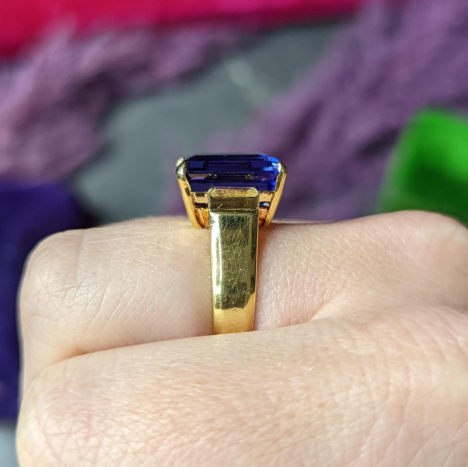 Vintage 9.10 Carats Tanzanite Diamond 18 Karat Yellow Gold Gemstone Ring 5