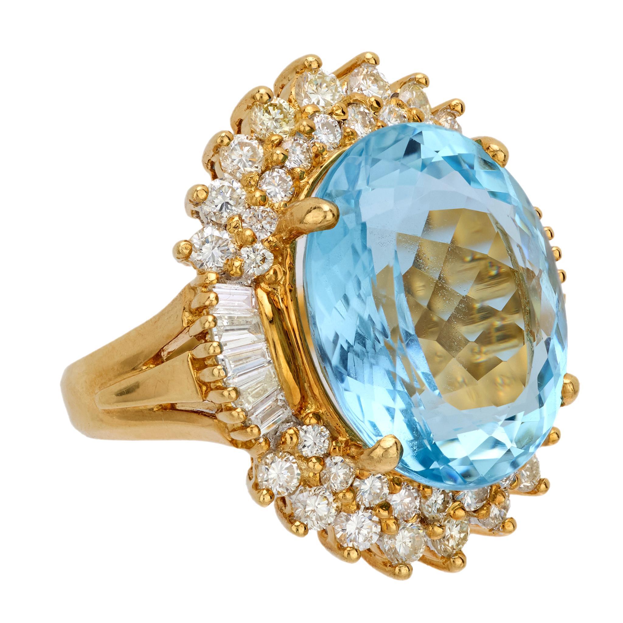 Taille ovale Bague cocktail vintage en or jaune 18 carats, diamants et aigue-marine de 9,15 carats en vente