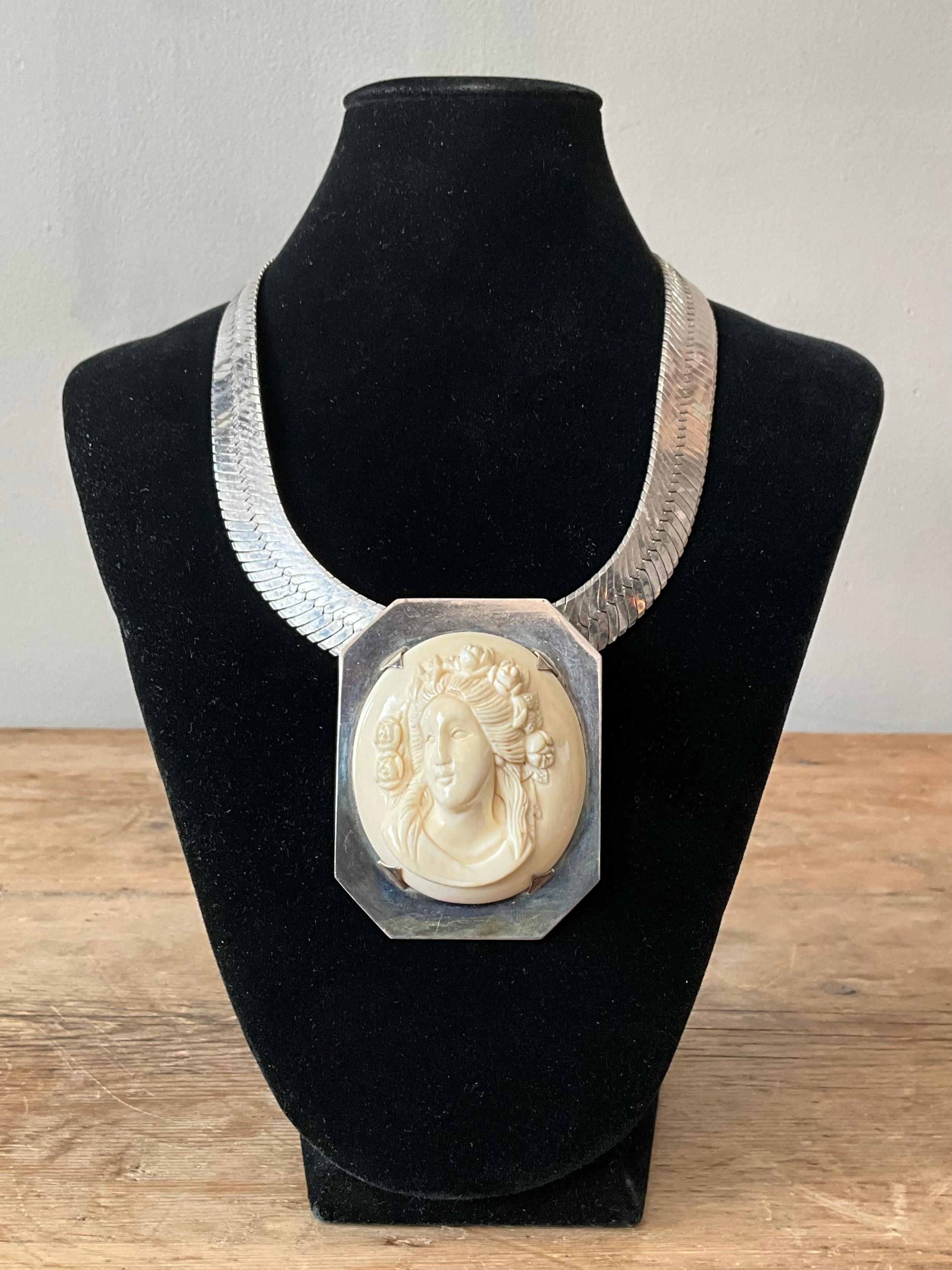 Collana con cammeo italiano 