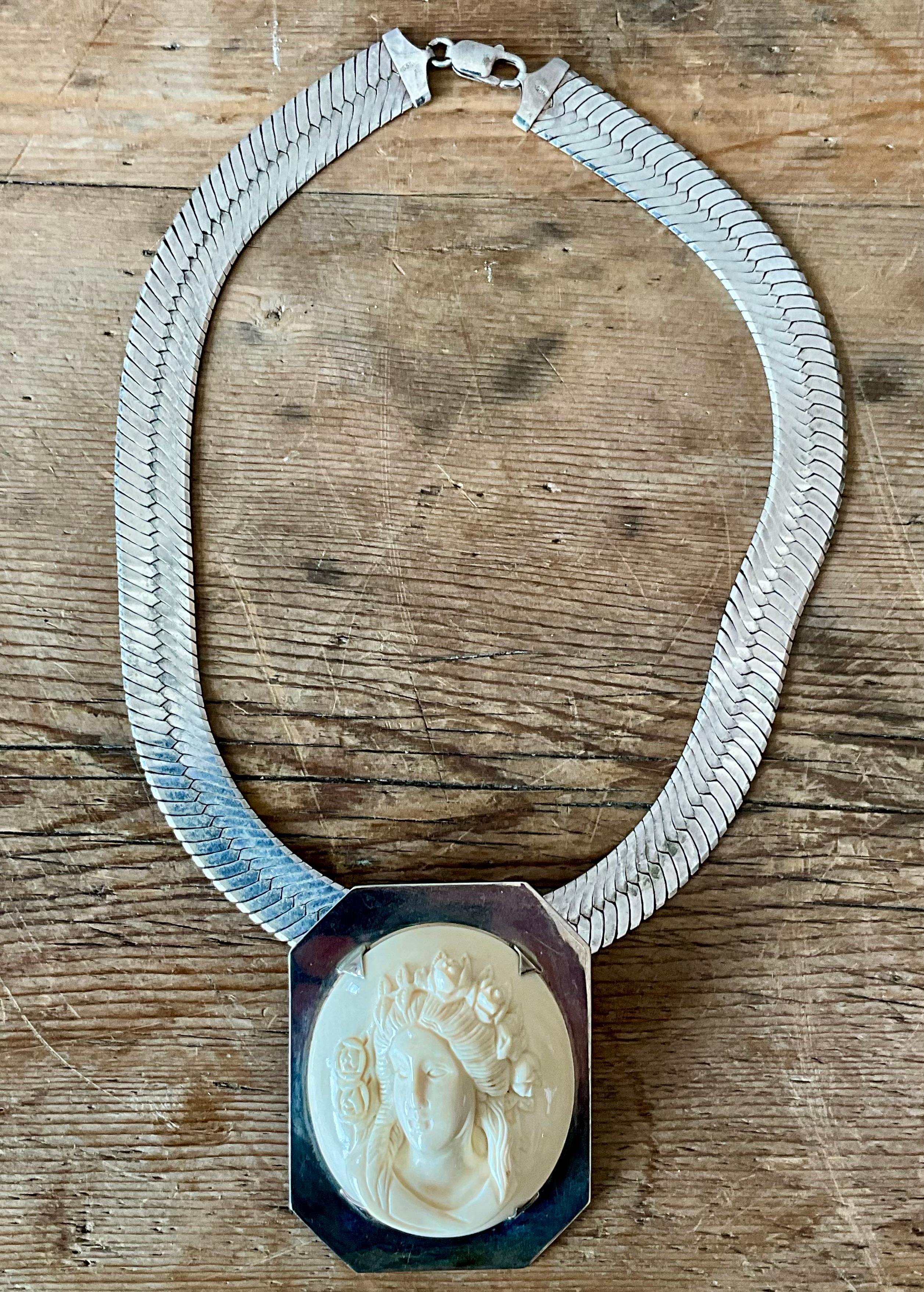 Collana con cammeo italiano 