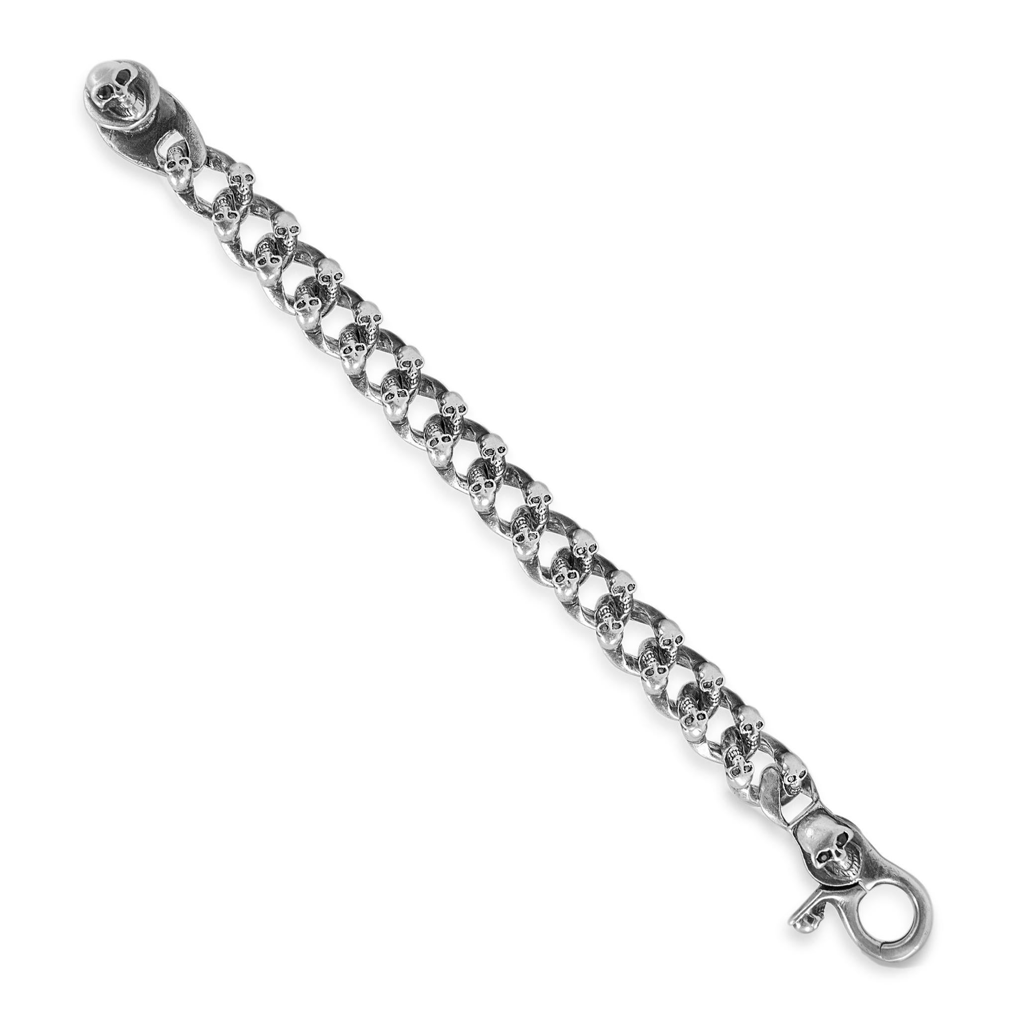 Gender: Men

Metal Type: 925 Sterling Silver

Length: 7.75 inches

Width: 13.00 mm

Weight: 108.55 grams

One men's Silver diamond and sapphire link bracelet. The metal was tested and determined to be 925 (STERLING) silver.

Pre-owned In excellent