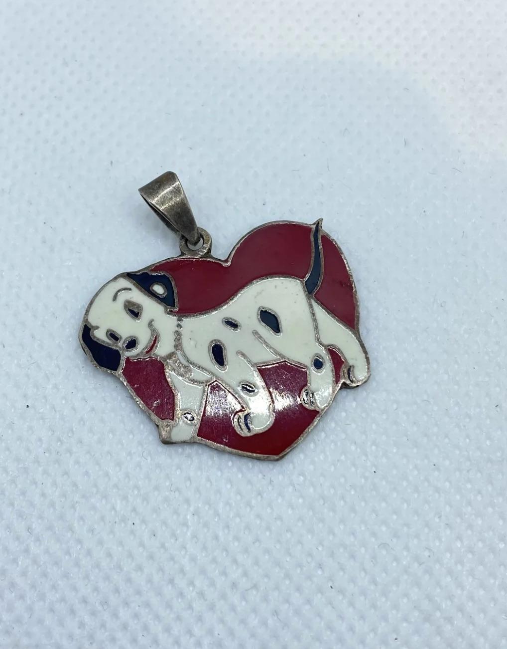 Sterling Silver Enamel Mexico Dalmatian Dog Pendant Charm
some minor nicks to the enamel please photos for details .
some minor scratches
size is approximately 1 1/2 inches from top to bottom and 1 inches wide

Due to the item's age do not expect