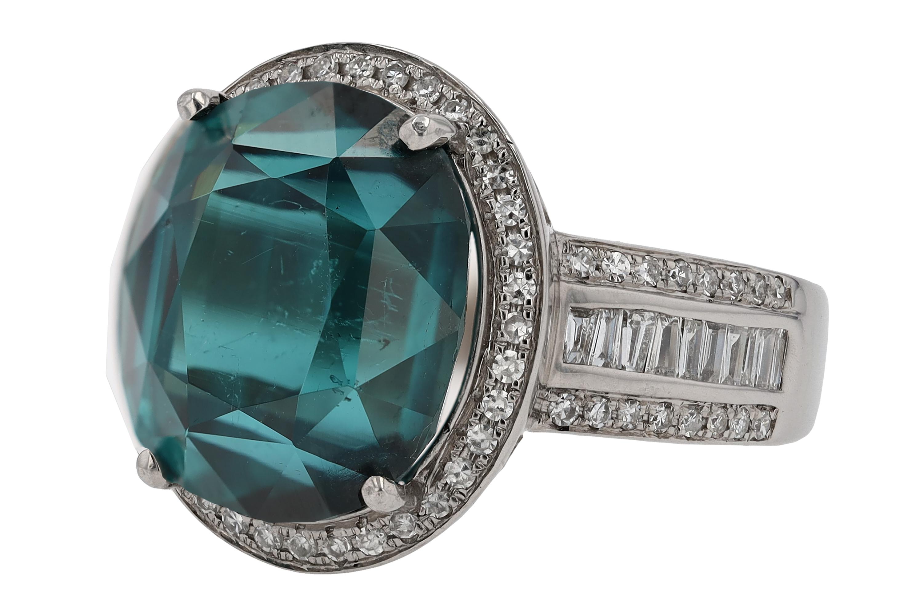 Women's  Vintage 9.40 Carat Indicolite Tourmaline and Diamond Cocktail Ring For Sale
