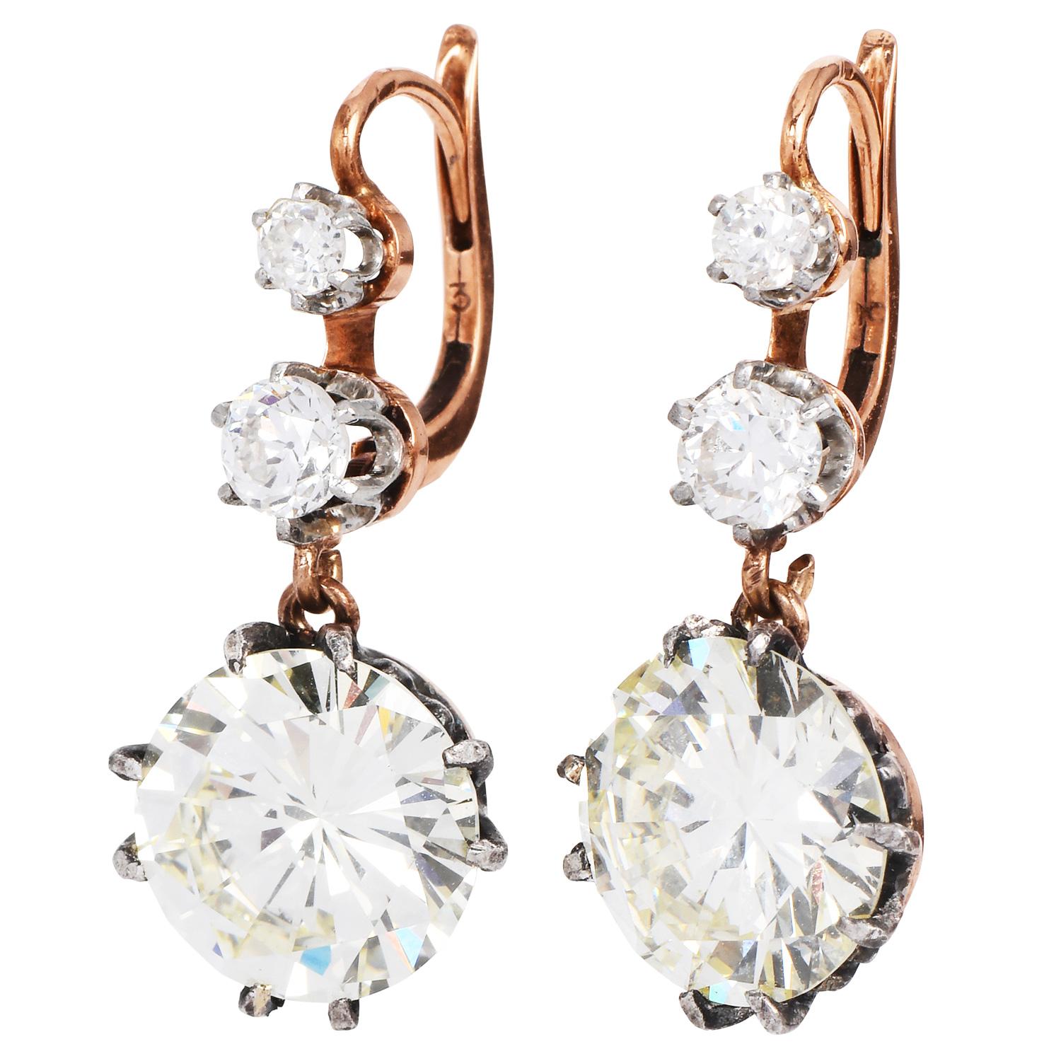 Round Cut Vintage 9.43 Carat Round Diamond 18k Gold Dangling Earrings For Sale