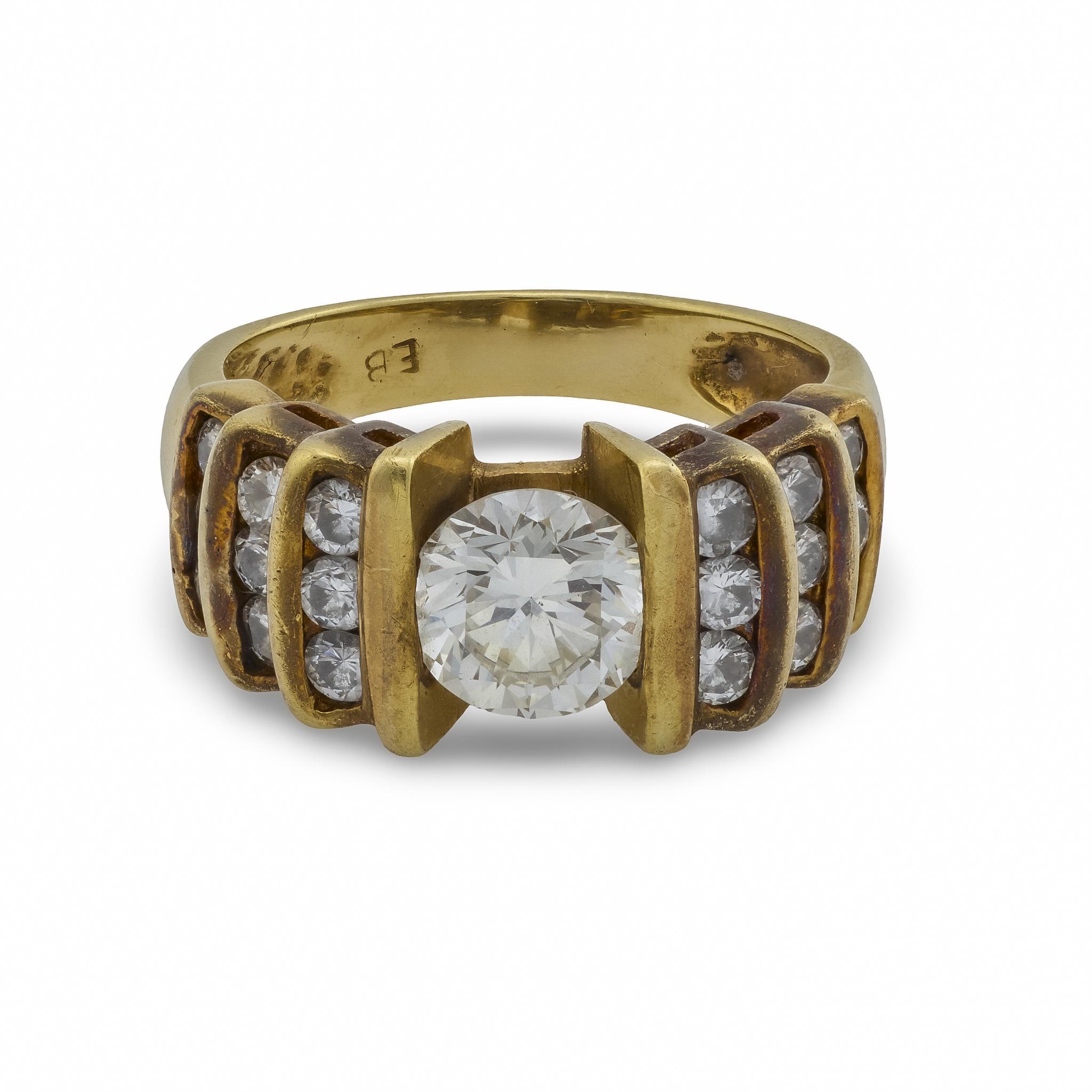 Moderne Bague vintage en or jaune 14k avec un diamant de 0,95 carat en vente