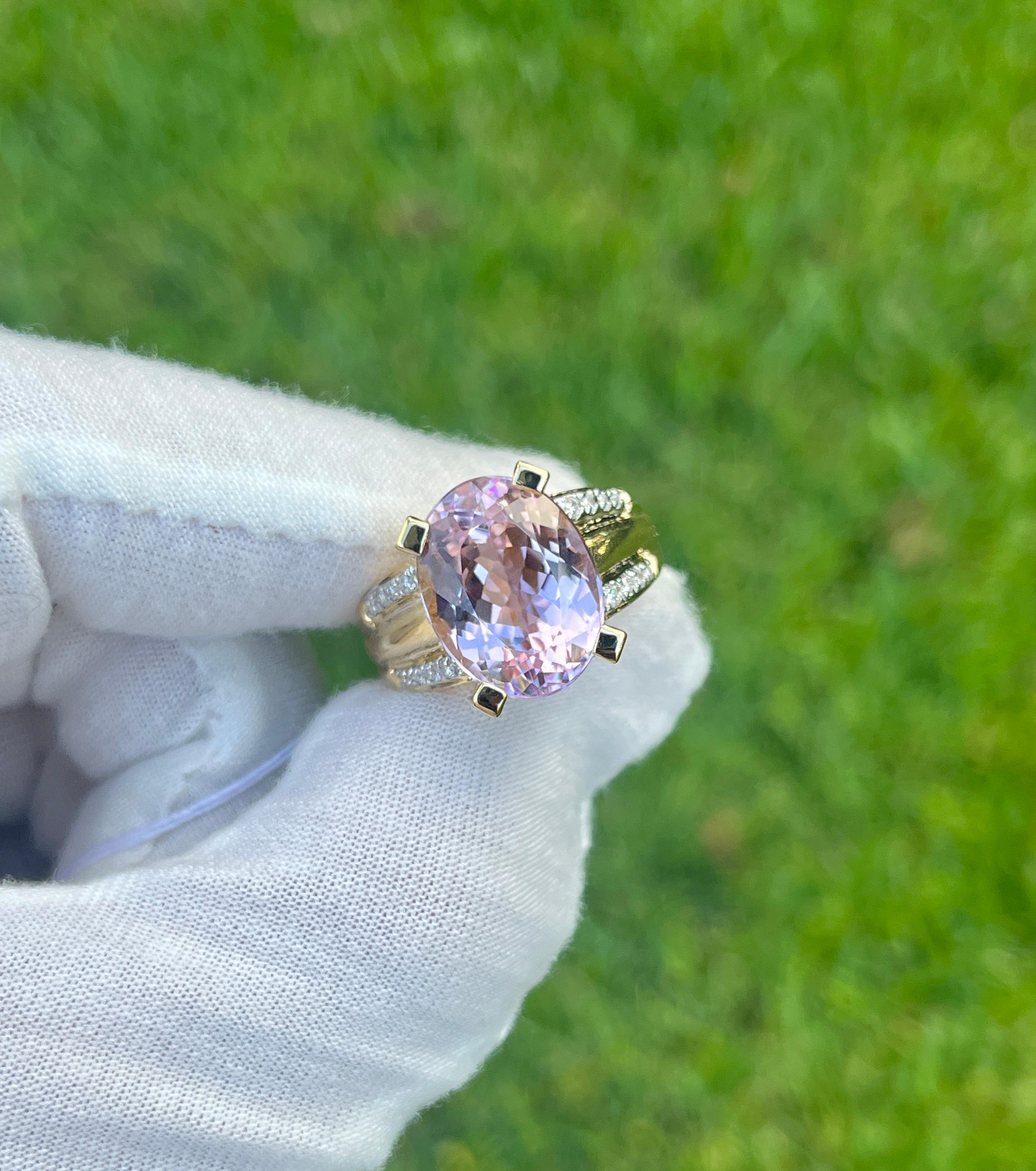 Vintage 9.50 Carat Oval Cut Pink Kunzite Ring. Crafted in 18K Yellow Gold, this mesmerizing semi-precious jewelry is a hefty 14 grams and exudes the charm of a bygone era. The Kunzite center stone is oval cut with a delicate pink hue, measuring 15.8