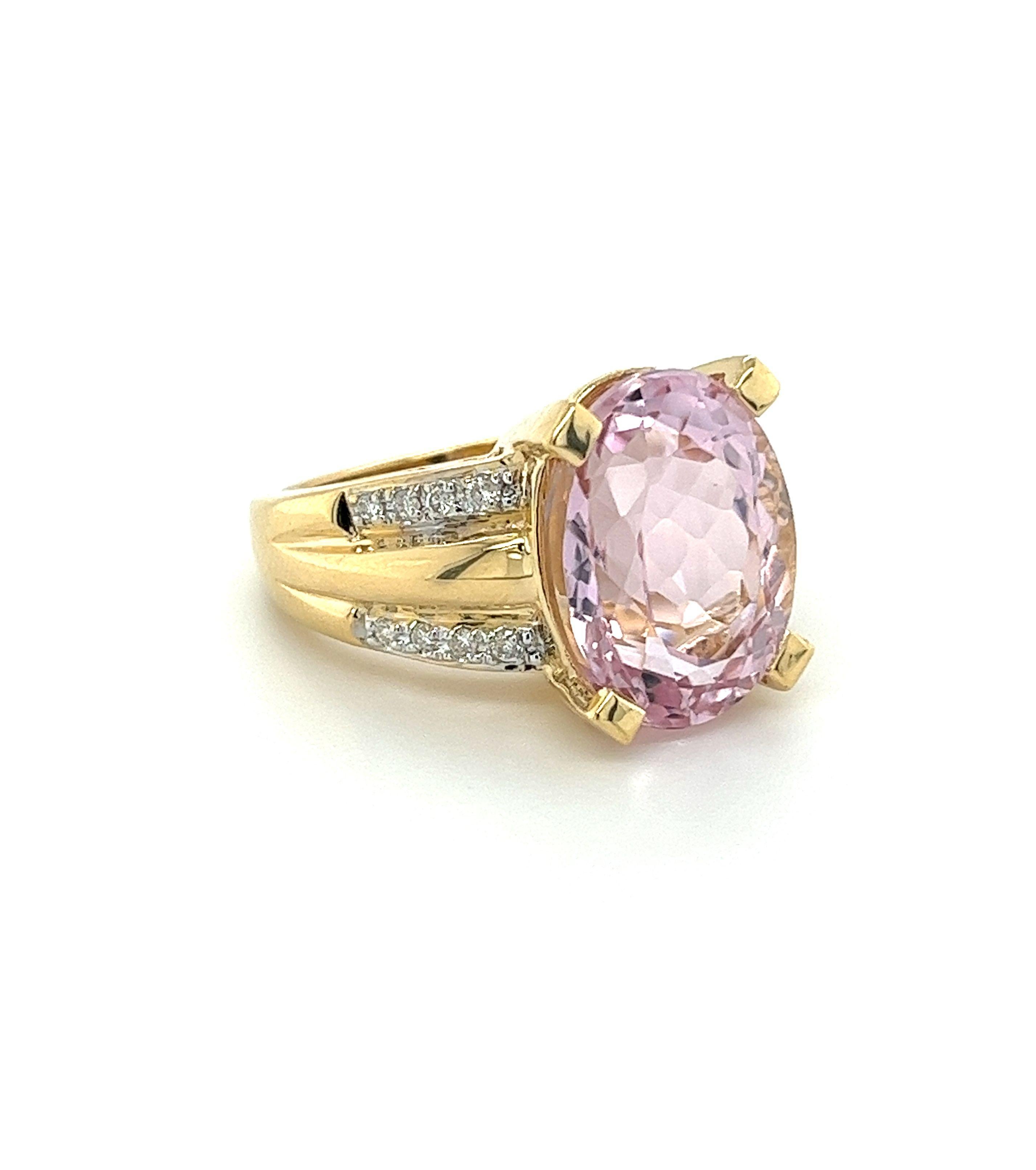 Vintage 9.5 Carat Pink Kunzite & Diamond Cocktail Split Shank Ring in 18k Gold  In Excellent Condition For Sale In Miami, FL
