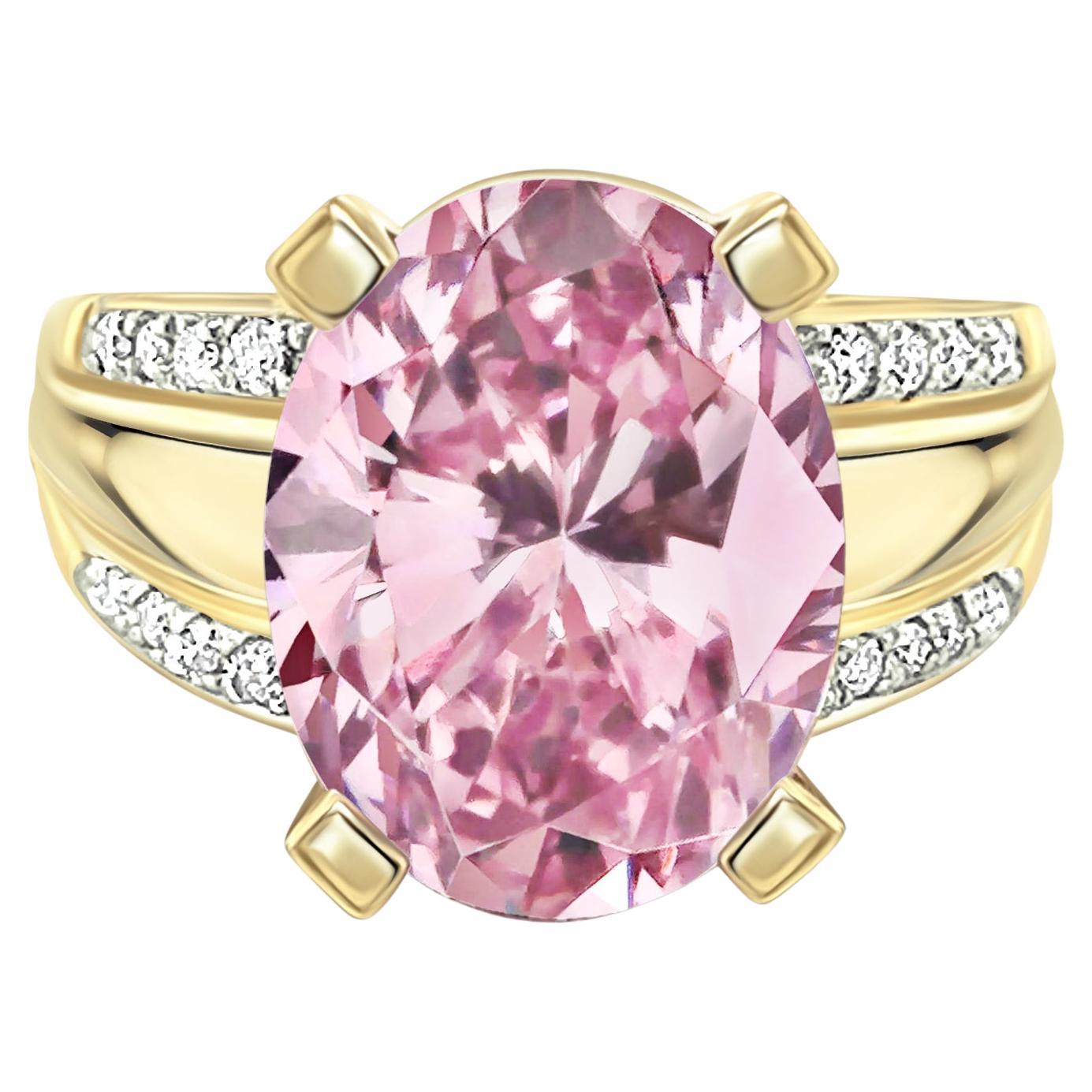 Cocktail-Ring aus 18 Karat Gold mit 9,5 Karat rosa Kunzit und Diamant in geteiltem Schaft  im Angebot