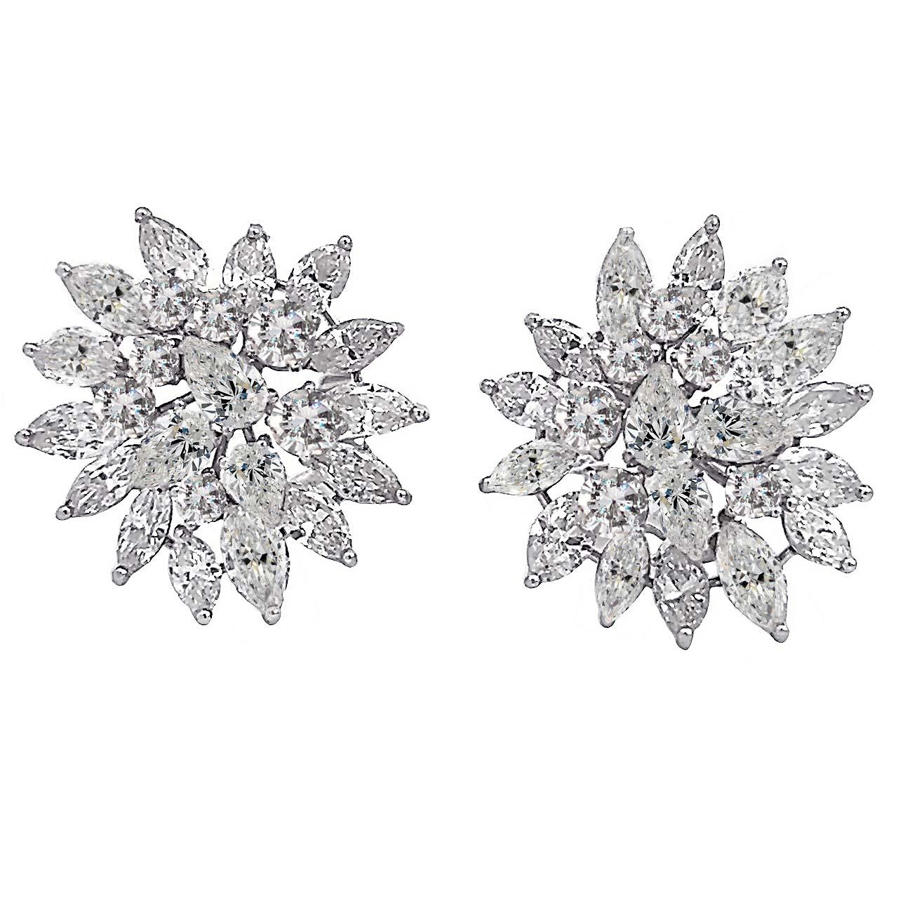 Retro Cluster Diamond Stud Earrings In Excellent Condition For Sale In Beverly Hills, CA