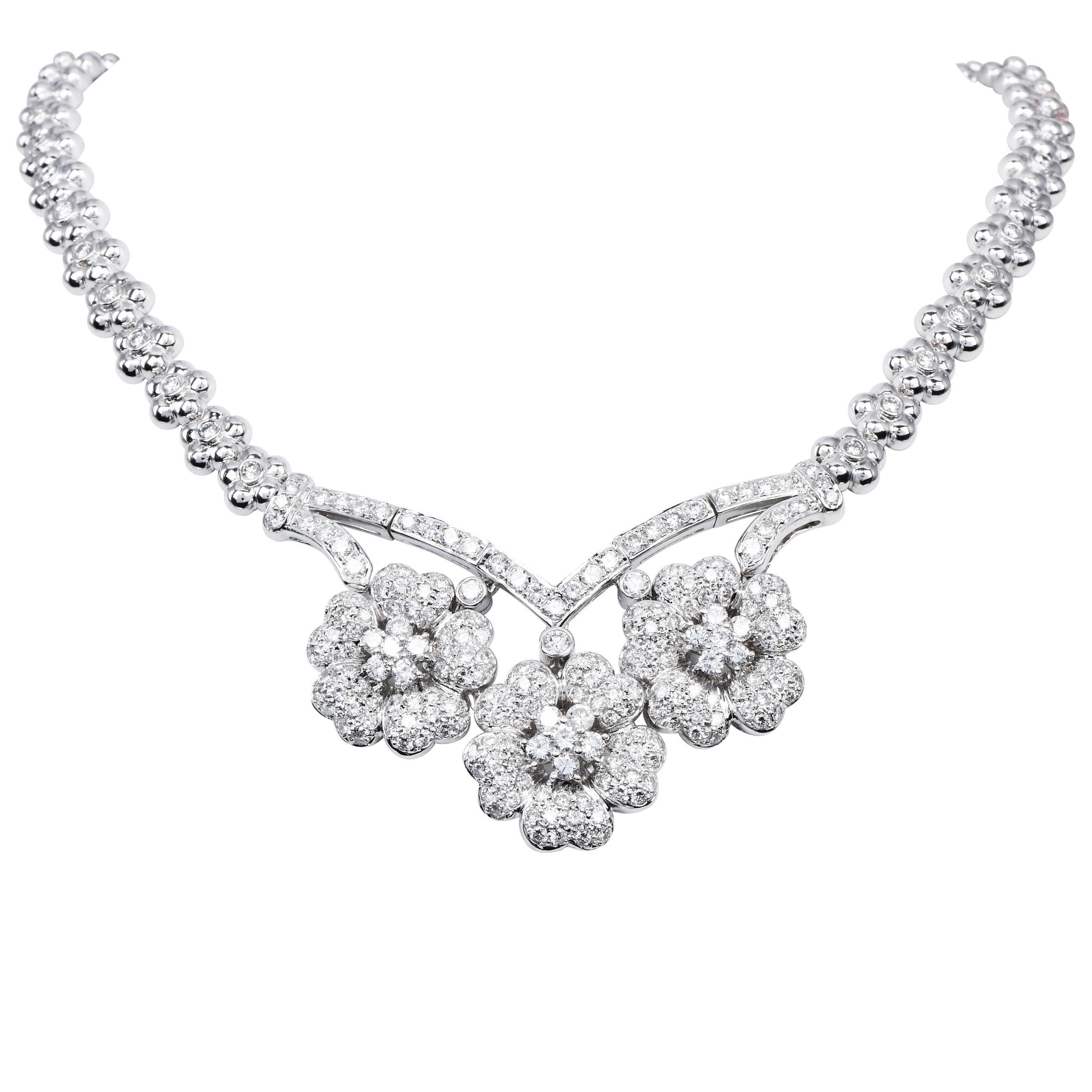 Collana floreale d
epoca in oro 18 carati con diamanti da 9,50 carati