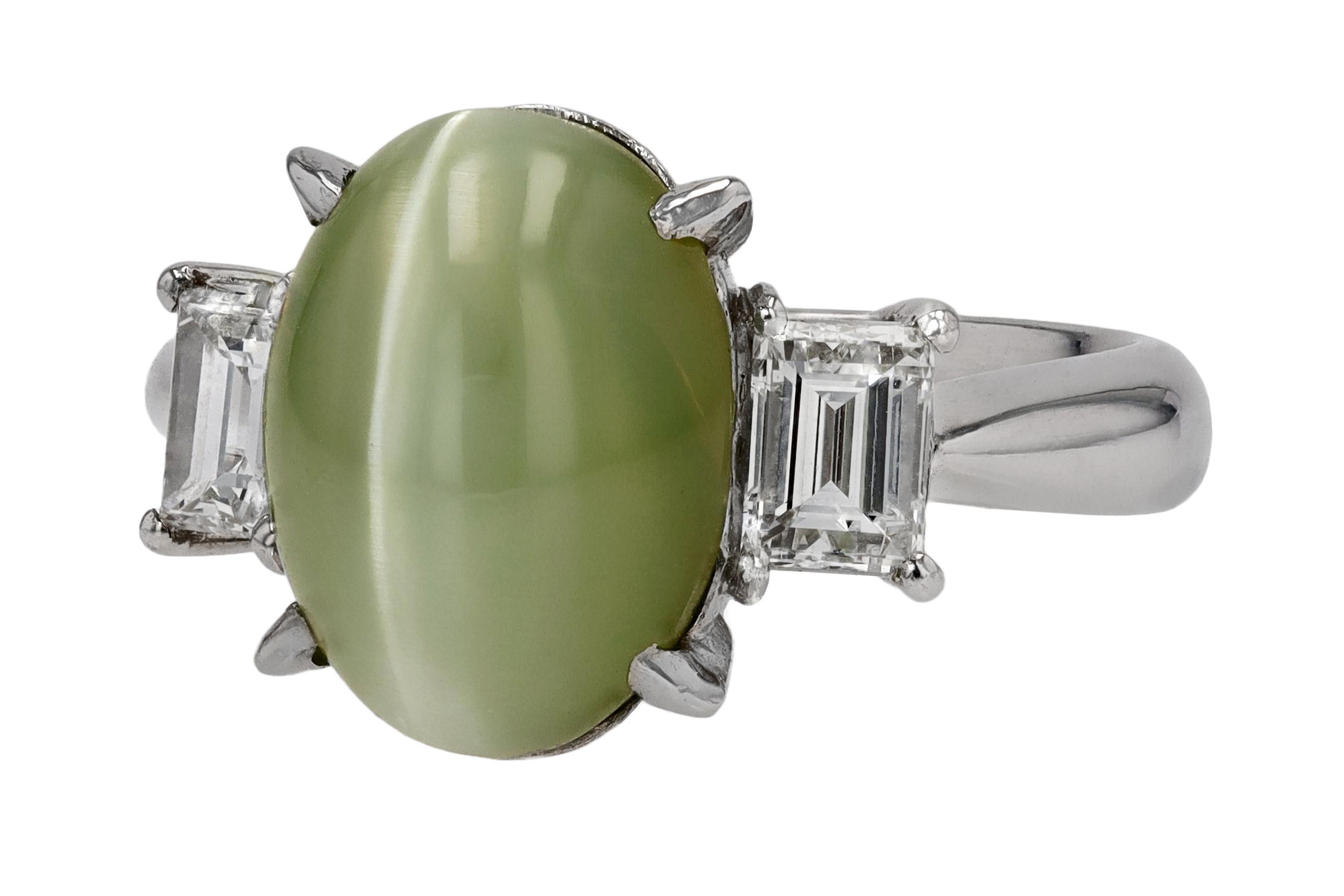 Emerald Cut Vintage 9.54 Carat Cat's Eye Chrysoberyl and Diamond Estate Ring