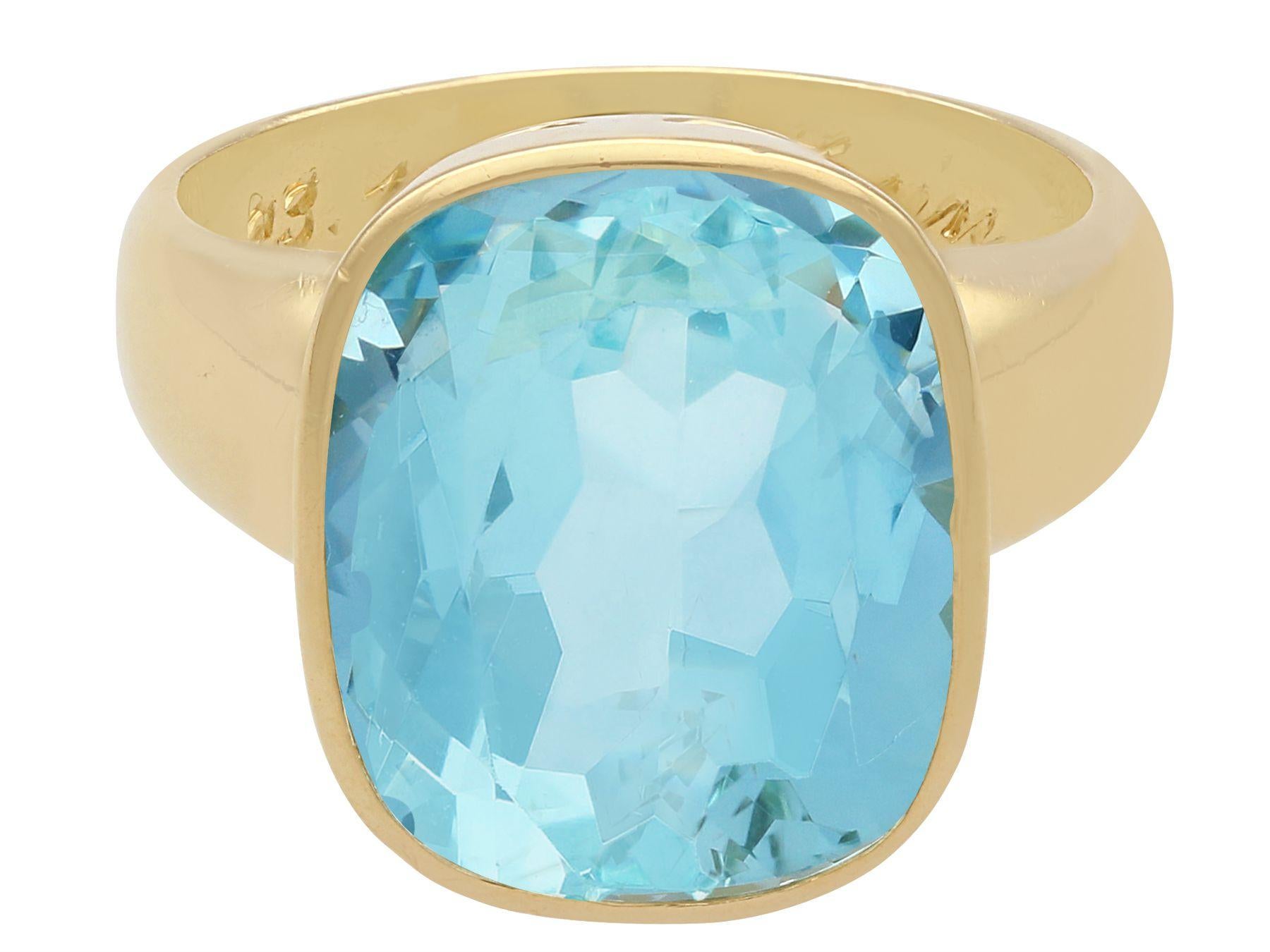 Vintage 9.54Ct Aquamarine and Yellow Gold Ring, Circa 1980 In Excellent Condition In Jesmond, Newcastle Upon Tyne