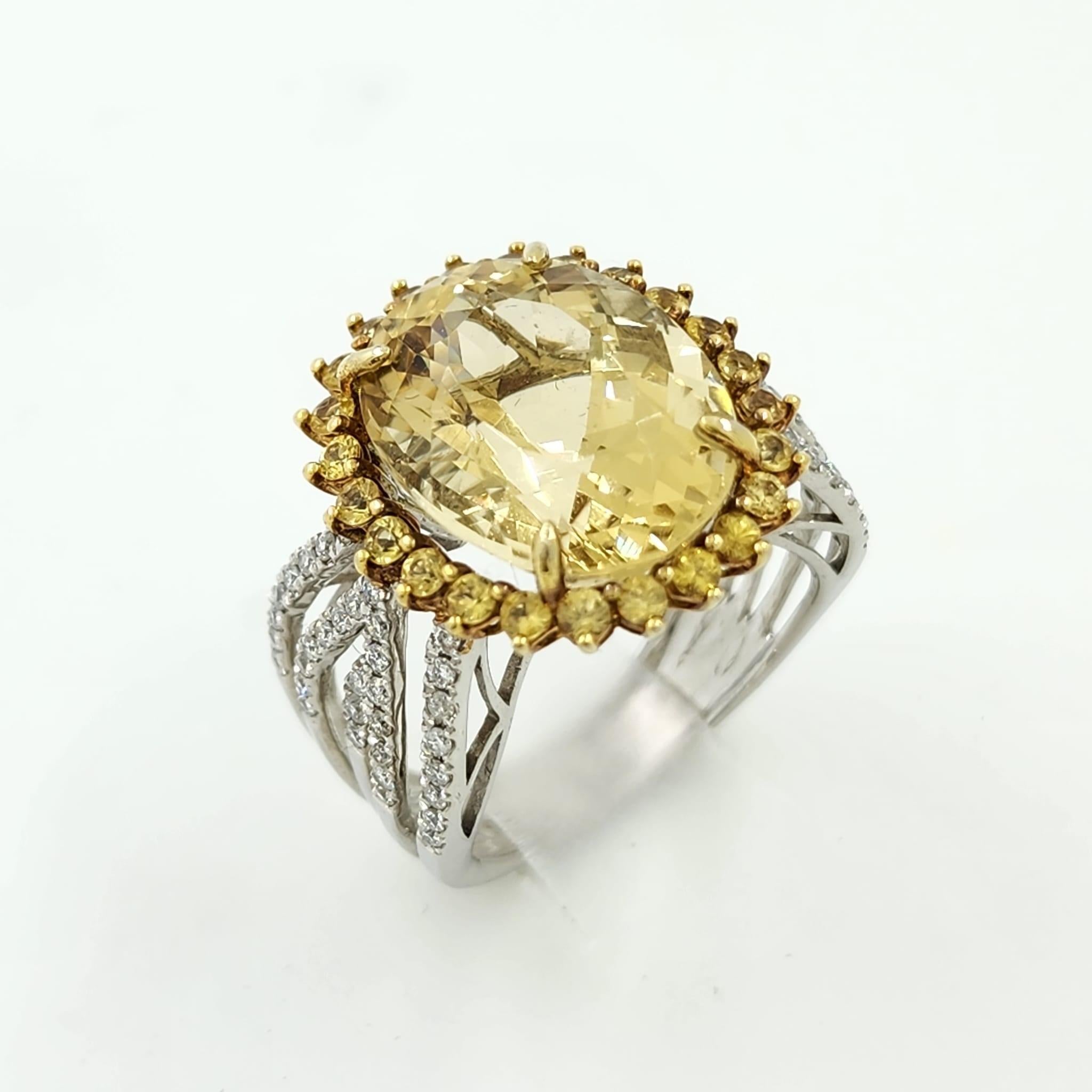 Contemporary Vintage 9.55Ct Yellow Beryl Yellow Sapphire Diamond Ring in 14 Karat White Gold For Sale
