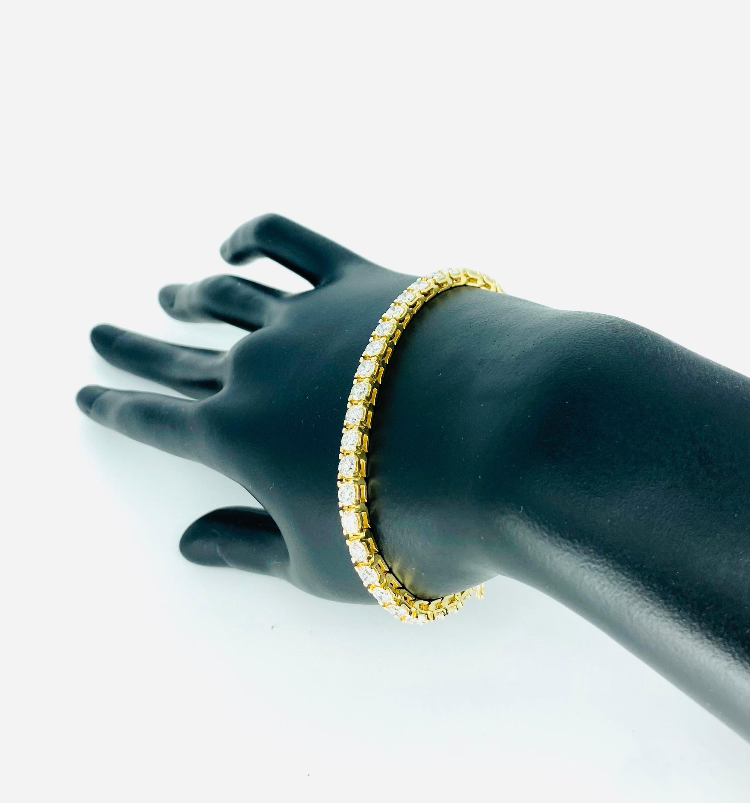 Bracelet tennis vintage en or 14 carats avec diamants ronds d'un poids total de 11 carats en vente 1