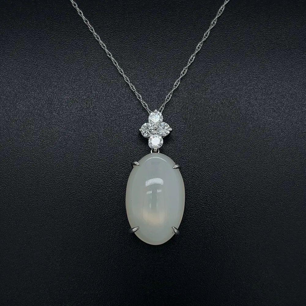 Taille mixte Collier pendentif vintage en or avec pierre de lune cabochon de 9,81 carats et diamants en vente