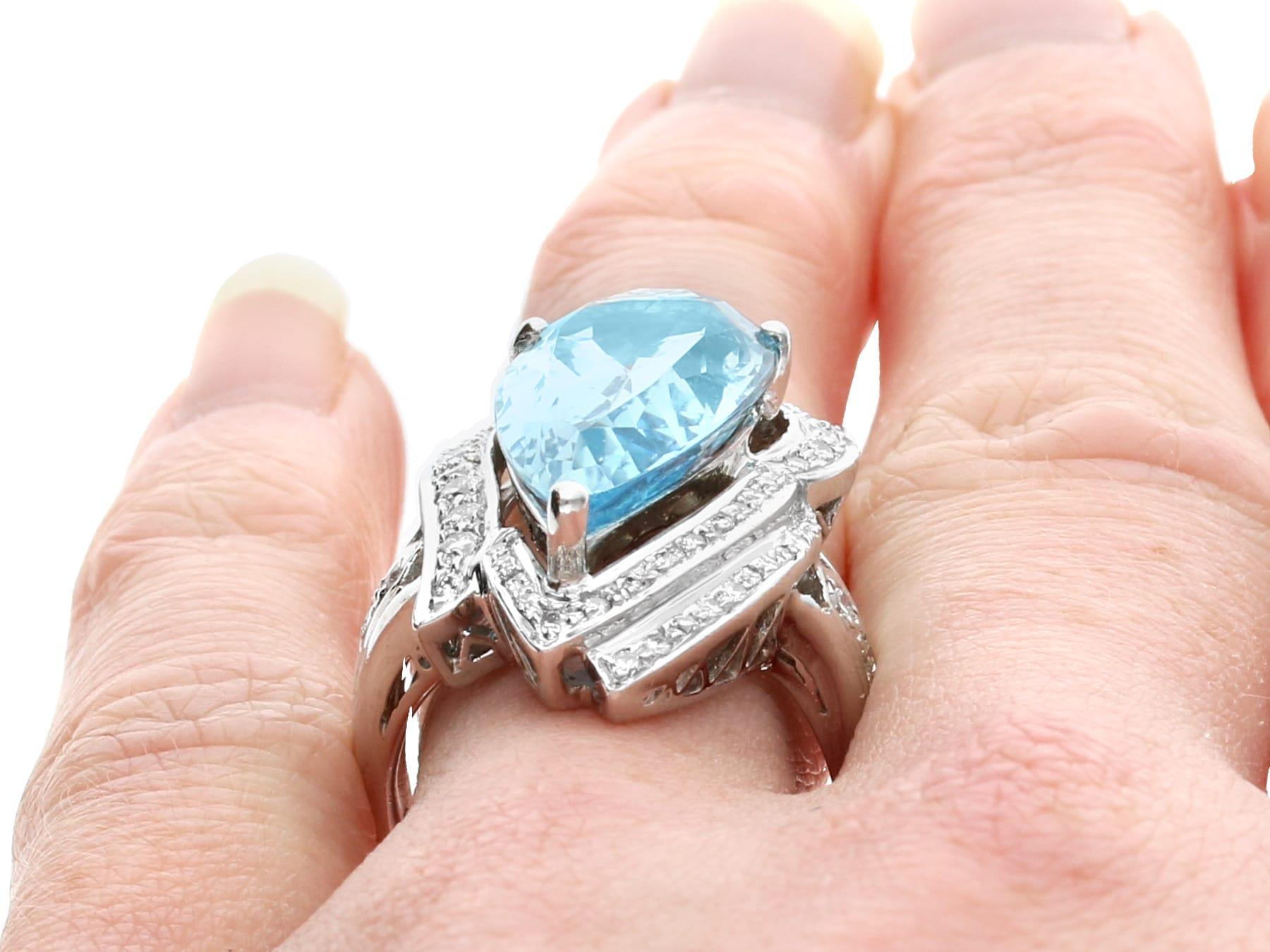 Vintage 9.93 Carat Aquamarine and 0.62 Carat Diamond Platinum Dress Ring For Sale 3