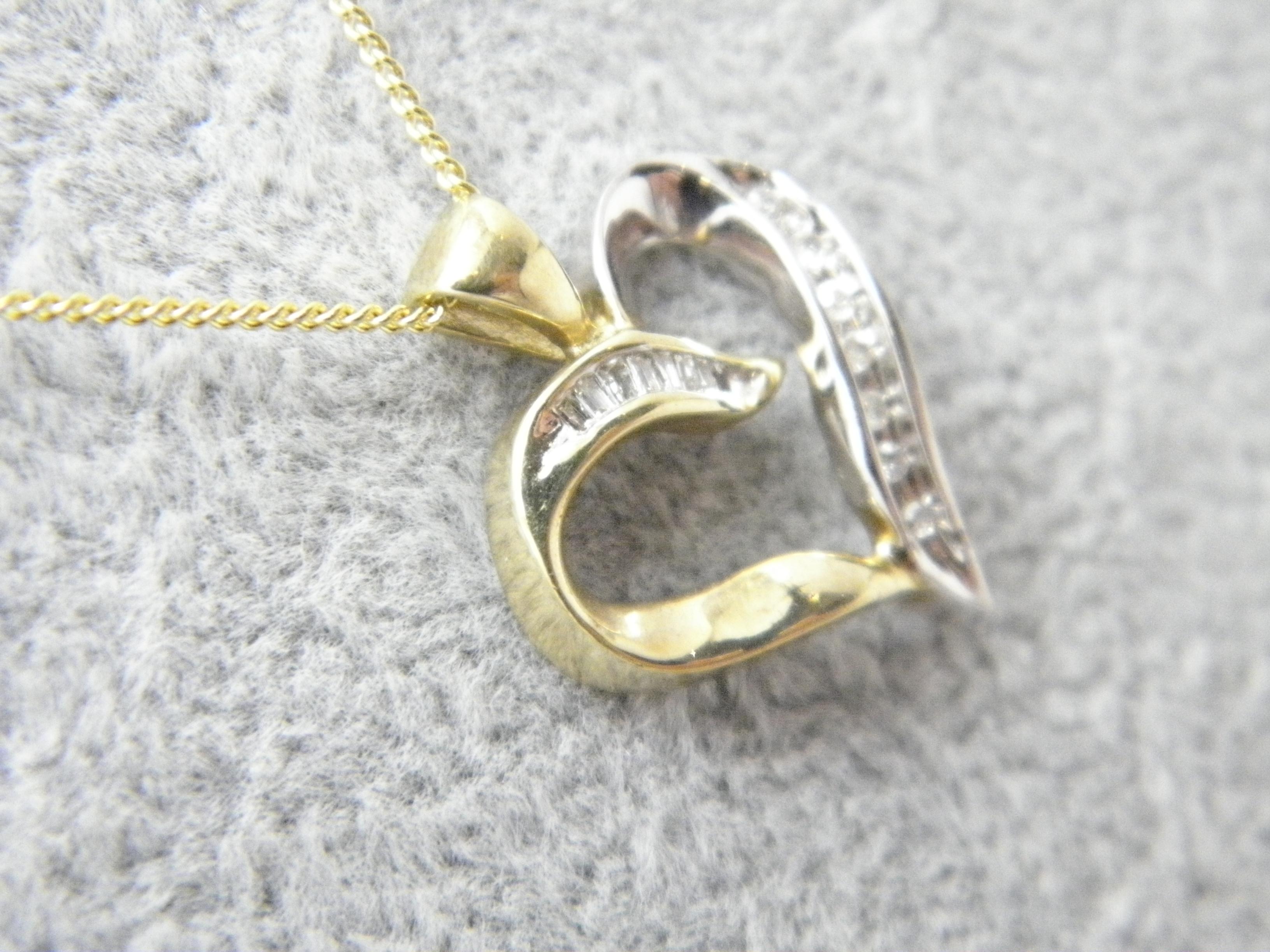 Vintage 9ct Gold 0.25 Cttw Diamond Heart Pendant Necklace Curb Chain 375 20 Inch In Excellent Condition For Sale In Camelford, GB