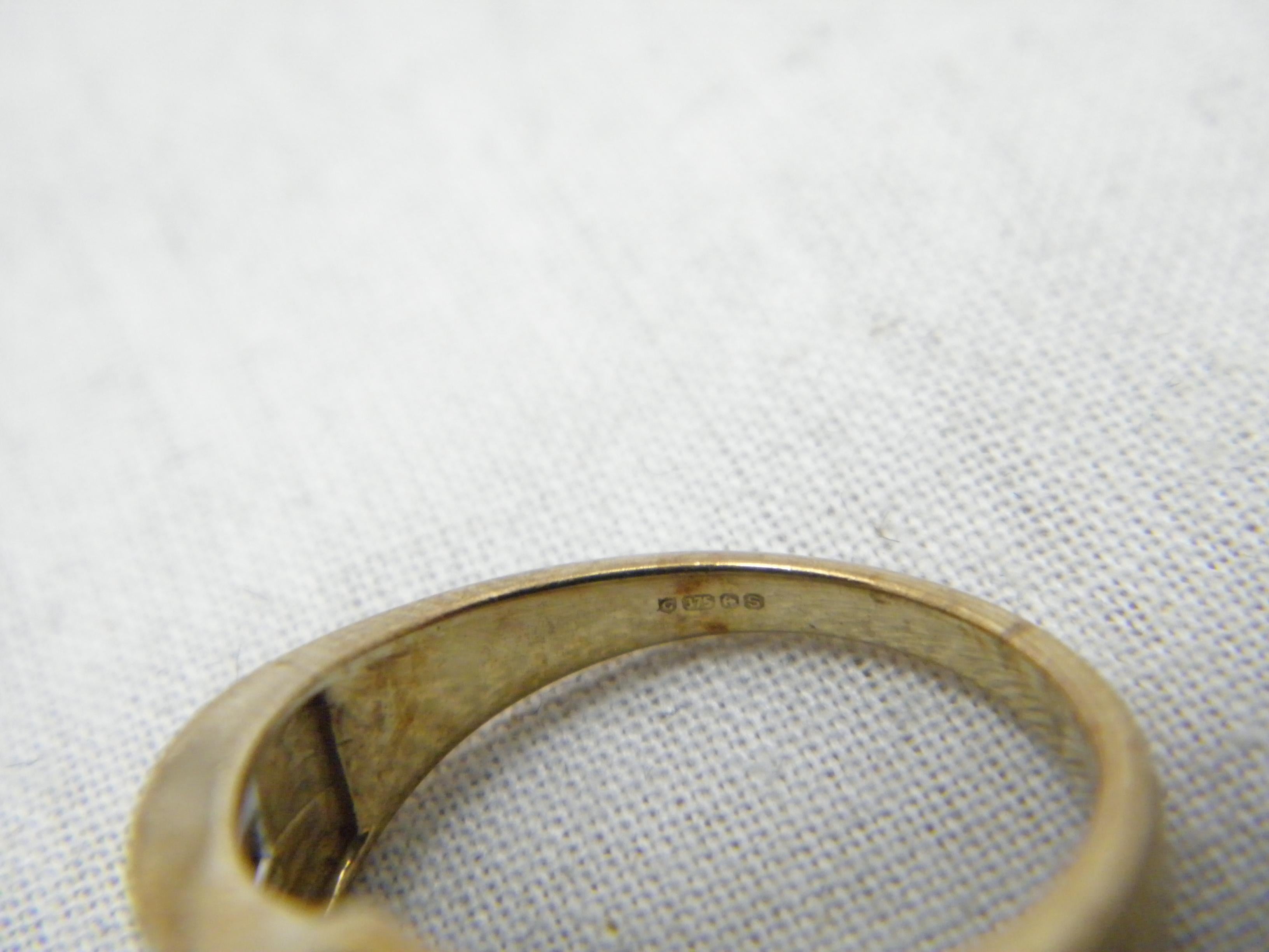 Vintage 9ct Gold 1.25 Cttw Diamond Wishbone Keeper Ring 375 Purity For Sale 4