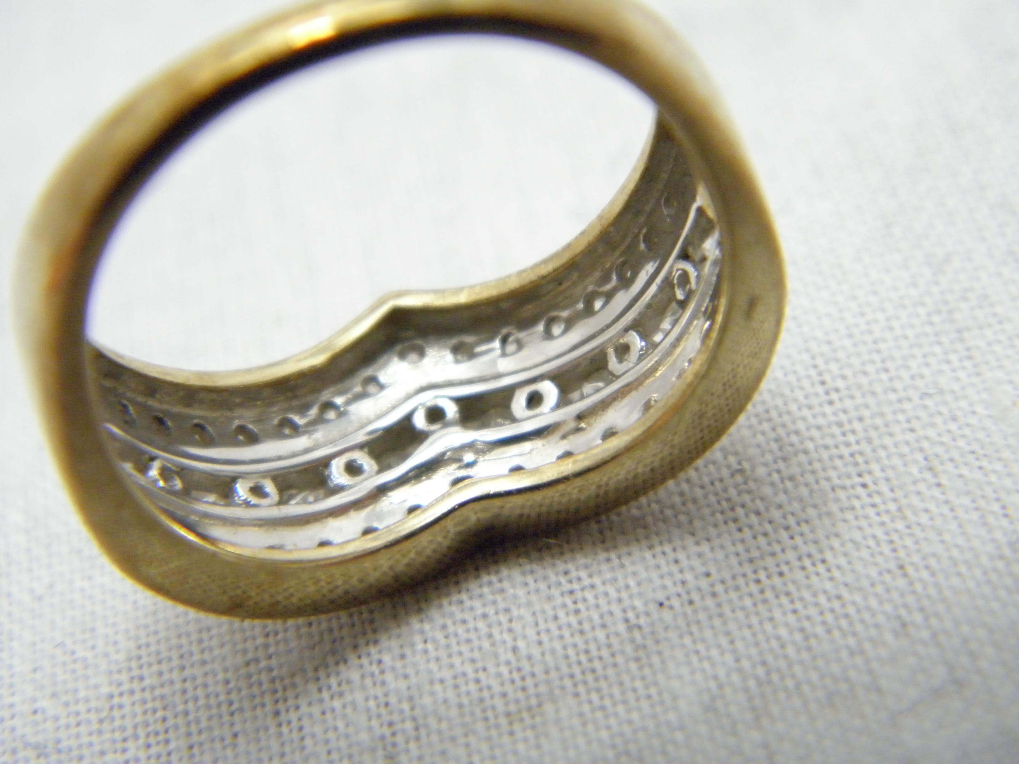 Vintage 9ct Gold 1.25 Cttw Diamond Wishbone Keeper Ring 375 Purity For Sale 2