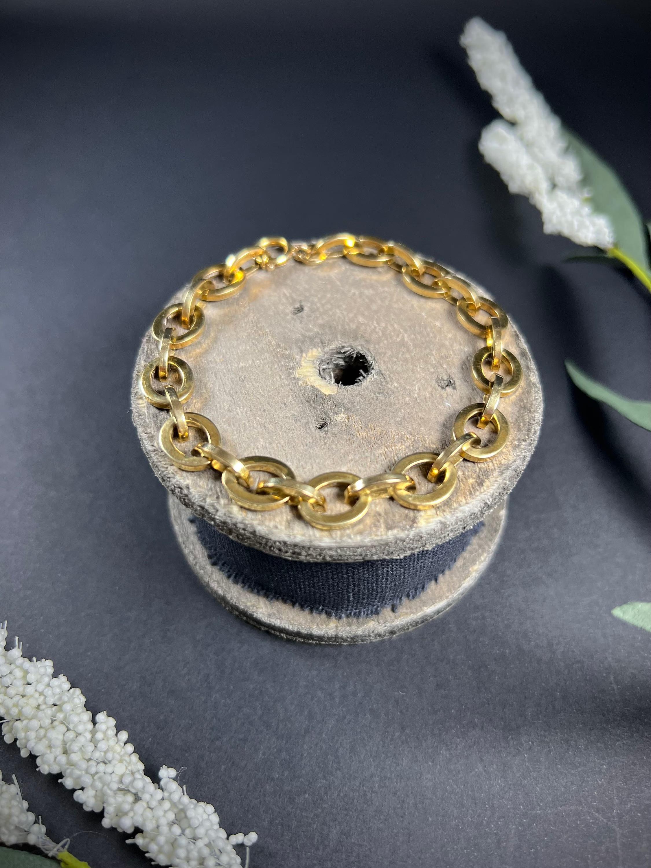 Women's or Men's Vintage 9ct Gold 1940’s Fancy Oval Link Chain Bracelet For Sale