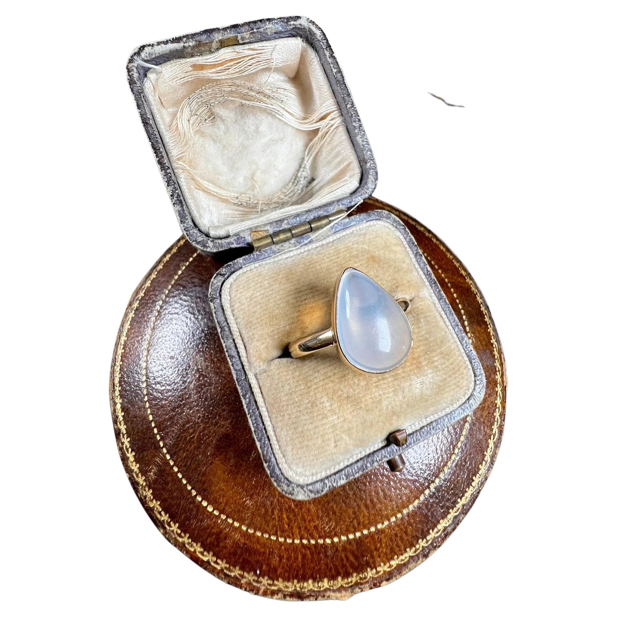 Vintage 9ct Gold 1940's Moonstone Tear Drop Ring For Sale