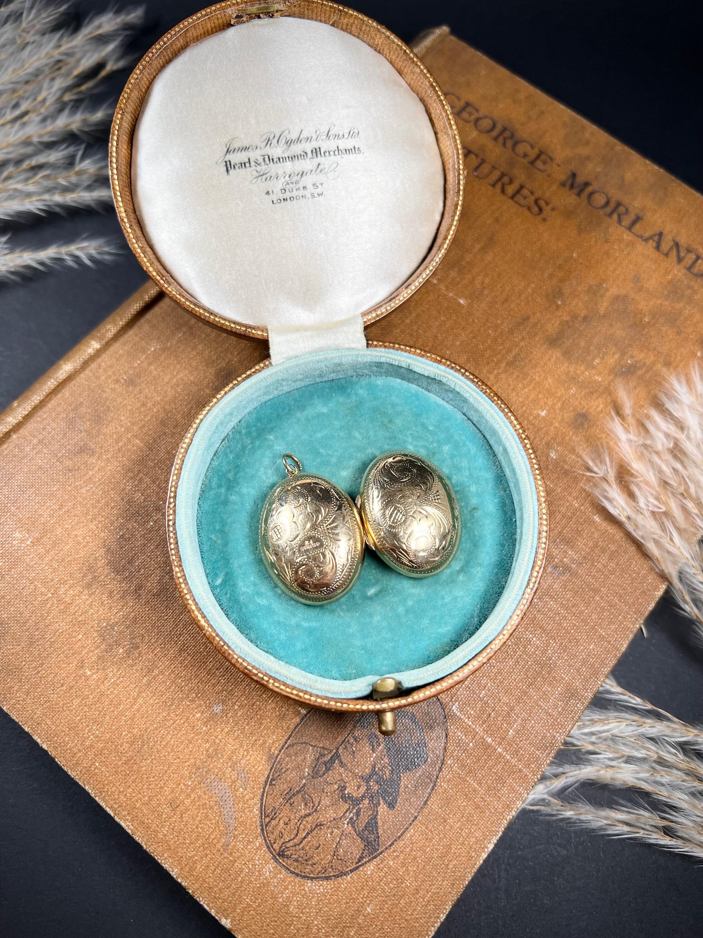 Vintage 9ct Gold 1970’s Hand Engraved Oval Locket 1