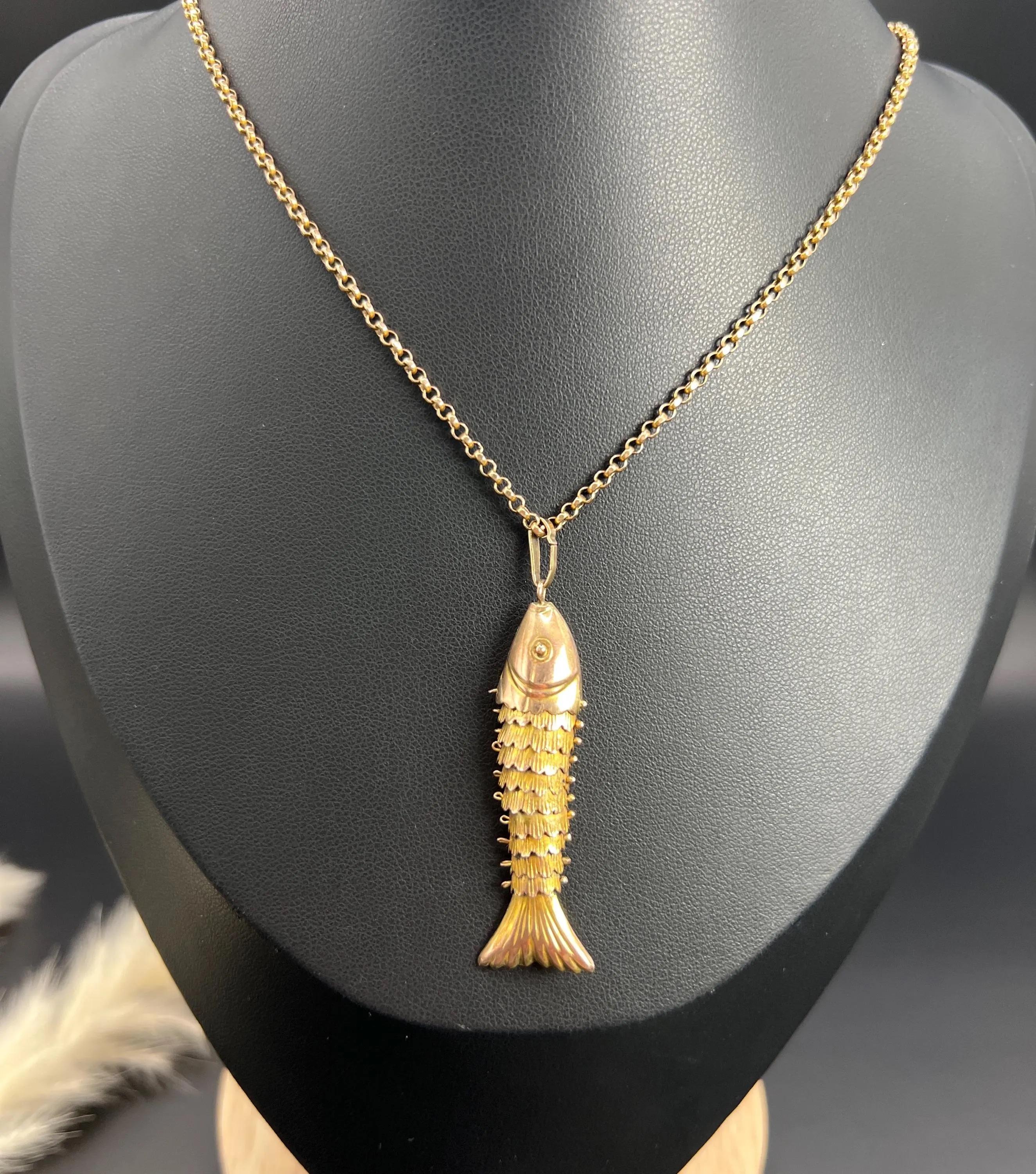 Vintage 9ct Gold, 1970s Large Articulated Lucky Fish Pendant Charm In Good Condition In Brighton, GB