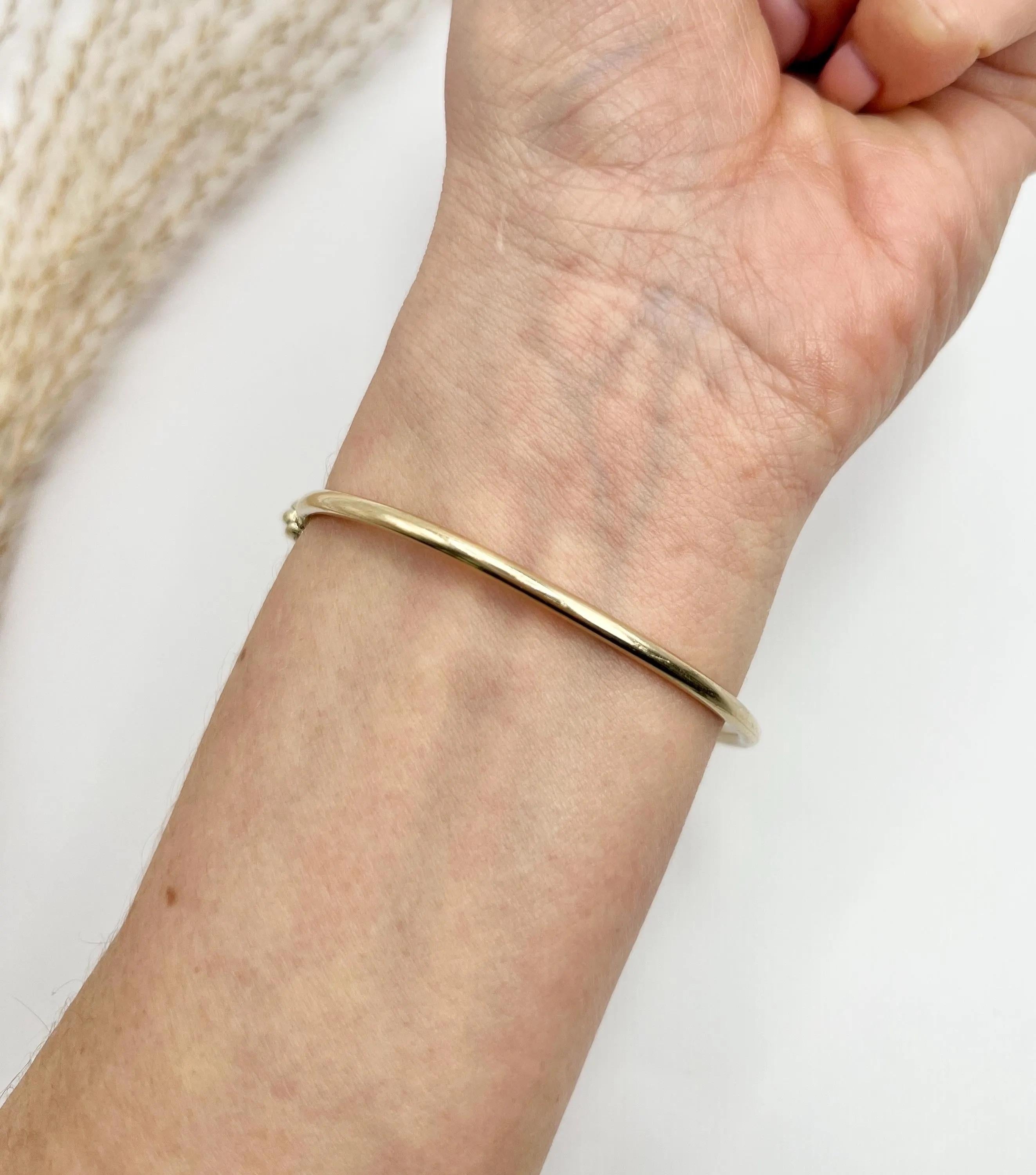 Vintage 9ct Gold, 1990s Torque Bangle, Vintage Gold Tulip, Cocoa Pod Bracelet In Good Condition In Brighton, GB