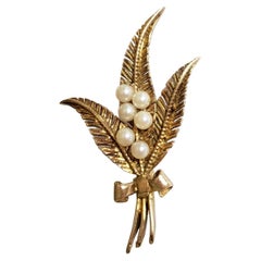 Vintage 9CT Gold and Pearl leaves with a bow brooch