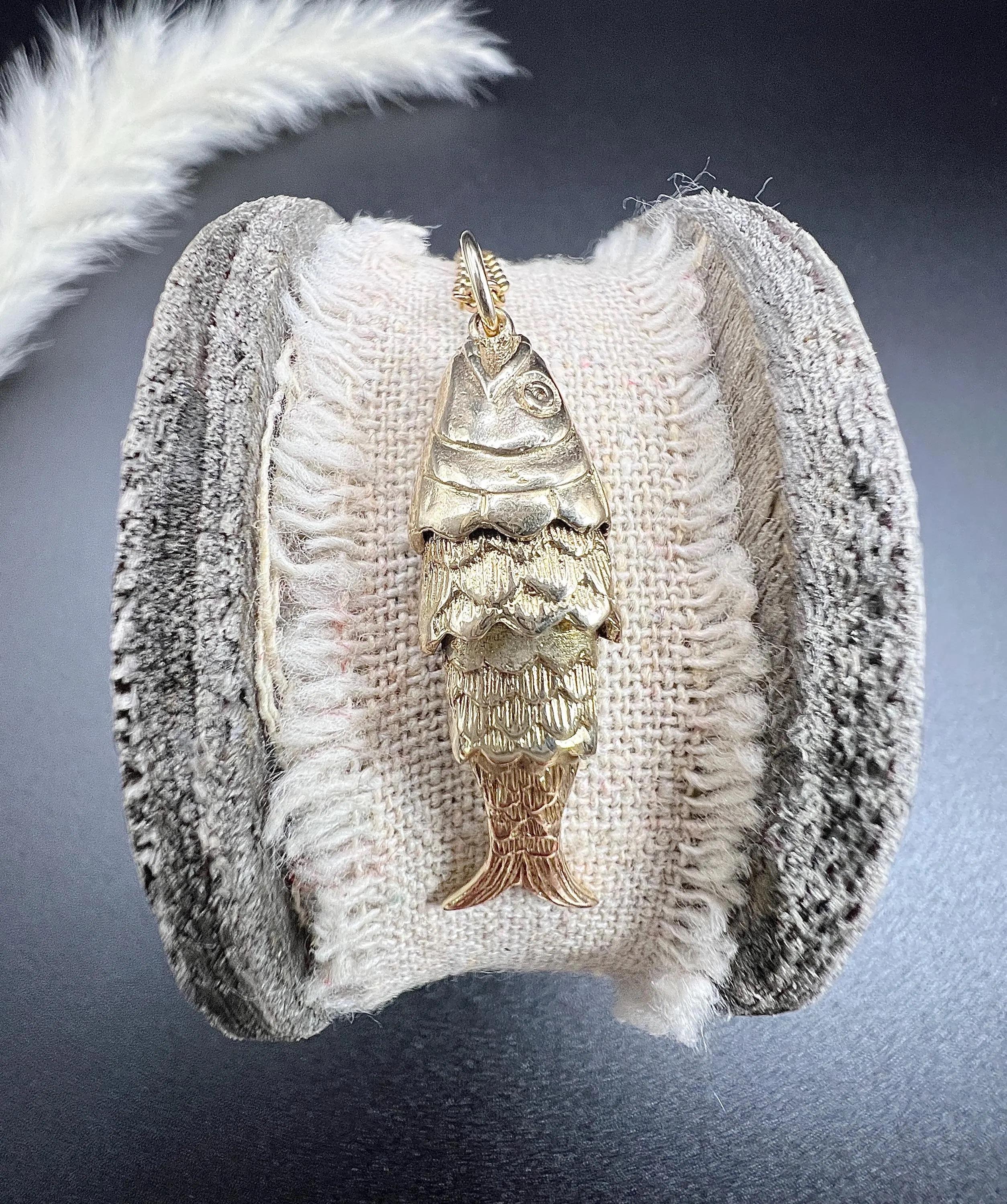 Lucky Fish Pendant

9ct Gold Stamped

Hallmarked London 1975

Makers Mark F M

*THE CHAIN IS SOLD SEPARATELY 

Dive into elegance with our stunning vintage 9ct gold lucky fish pendant, a striking piece that embodies timeless charm. This large