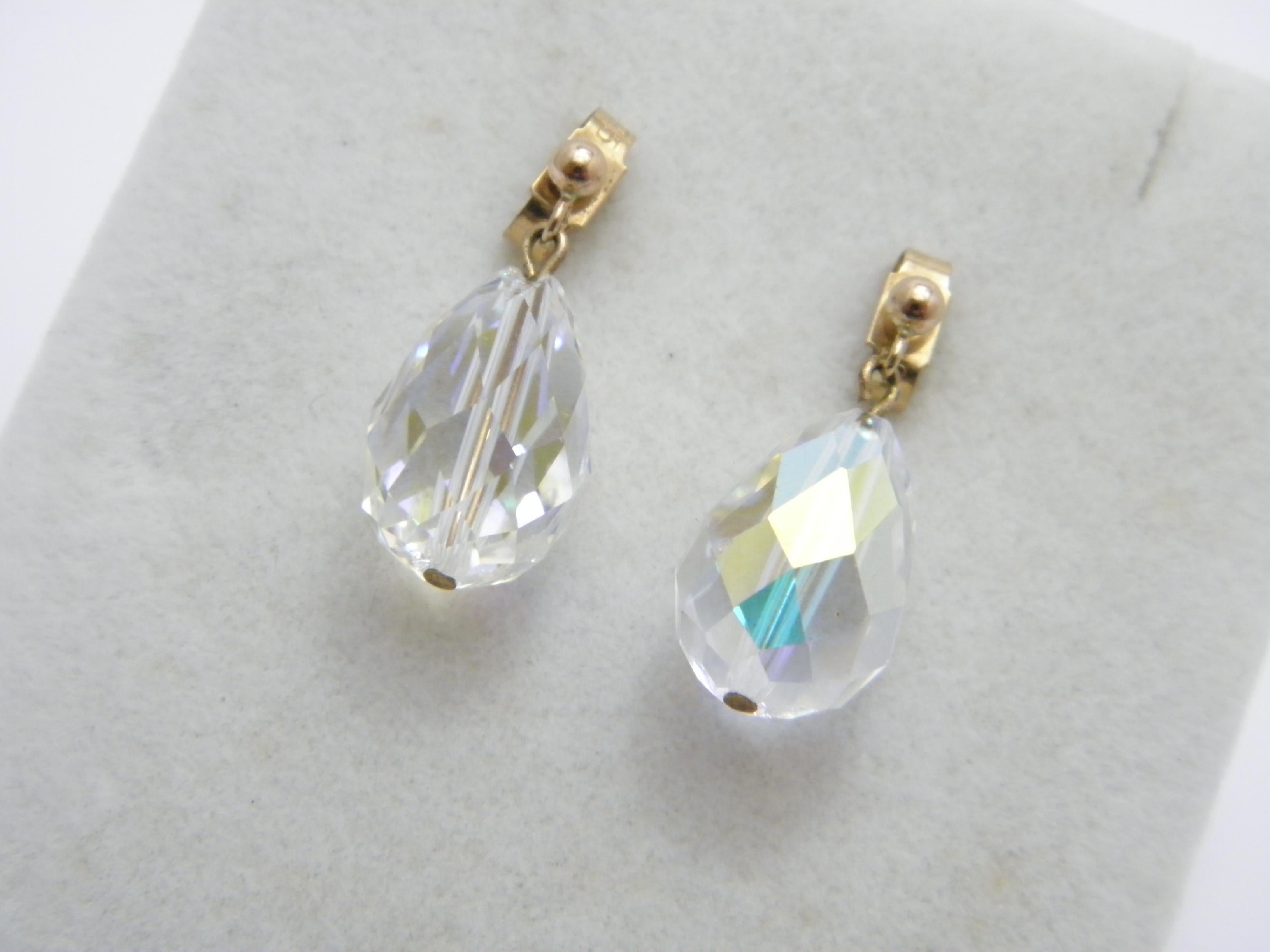 A very special item for you to consider:

9CT GOLD AURORA BOREALIS DROP EARRINGS

DETAILS
Material: 375/1000 9ct Solid Yellow Gold
Style: Deco style large drop / dangle earrings - very stylish
Gemstone: Facetted pear cut Aurora Borealis (mystic