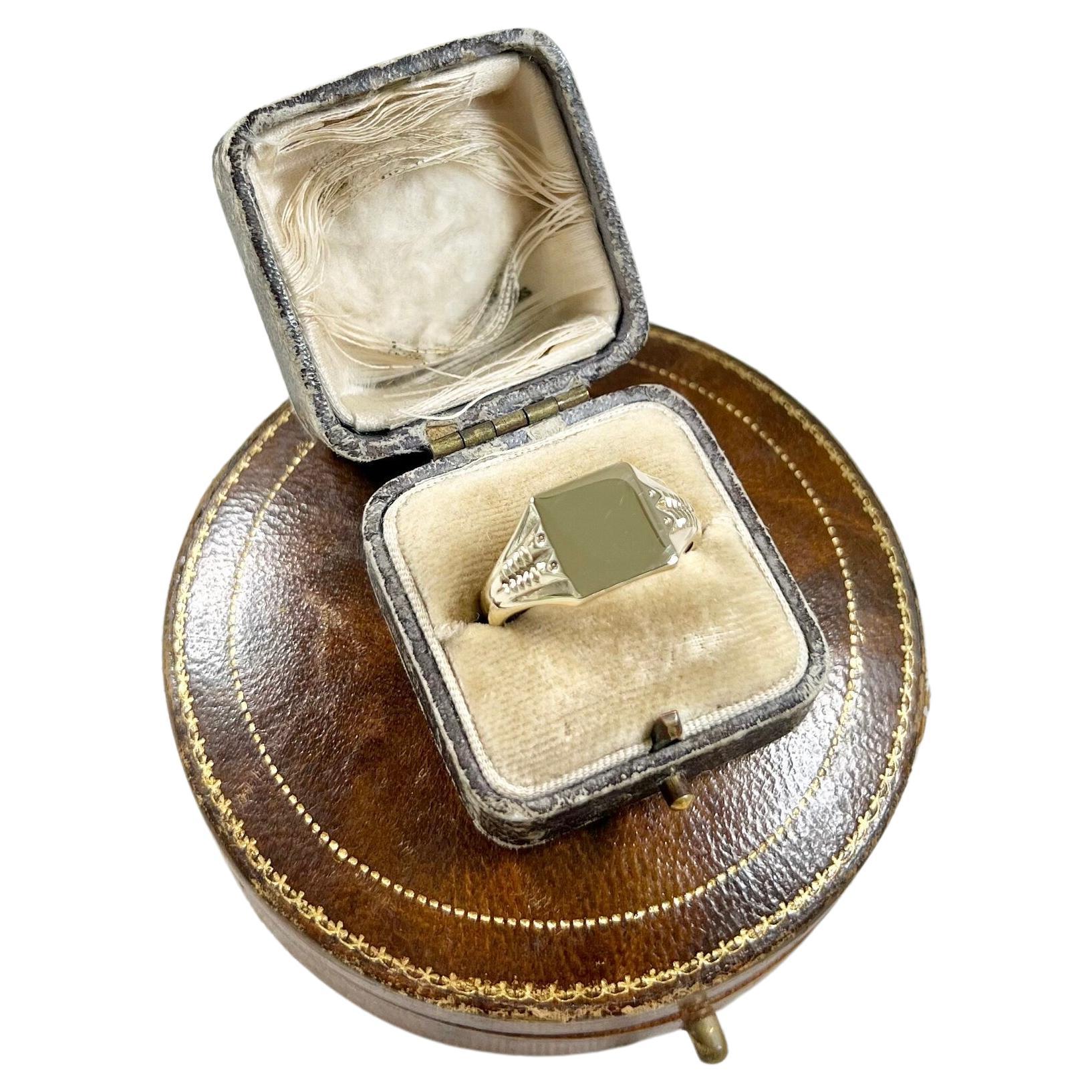 Vintage 9ct Gold Birmingham Hallmarked, 1970s Square Shaped Signet Ring