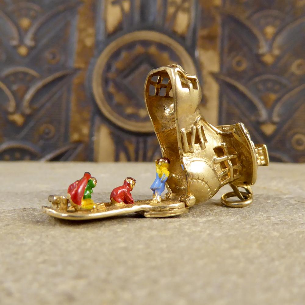 Vintage 9 Carat Gold Boot Charm with a Hidden Rhyme Scene Inside In Good Condition In Yorkshire, West Yorkshire
