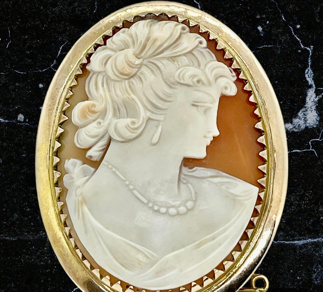 Vintage 9ct Gold Cameo Brooch NeoClassical Lady Wearing Earrings Necklace c1940s For Sale 7