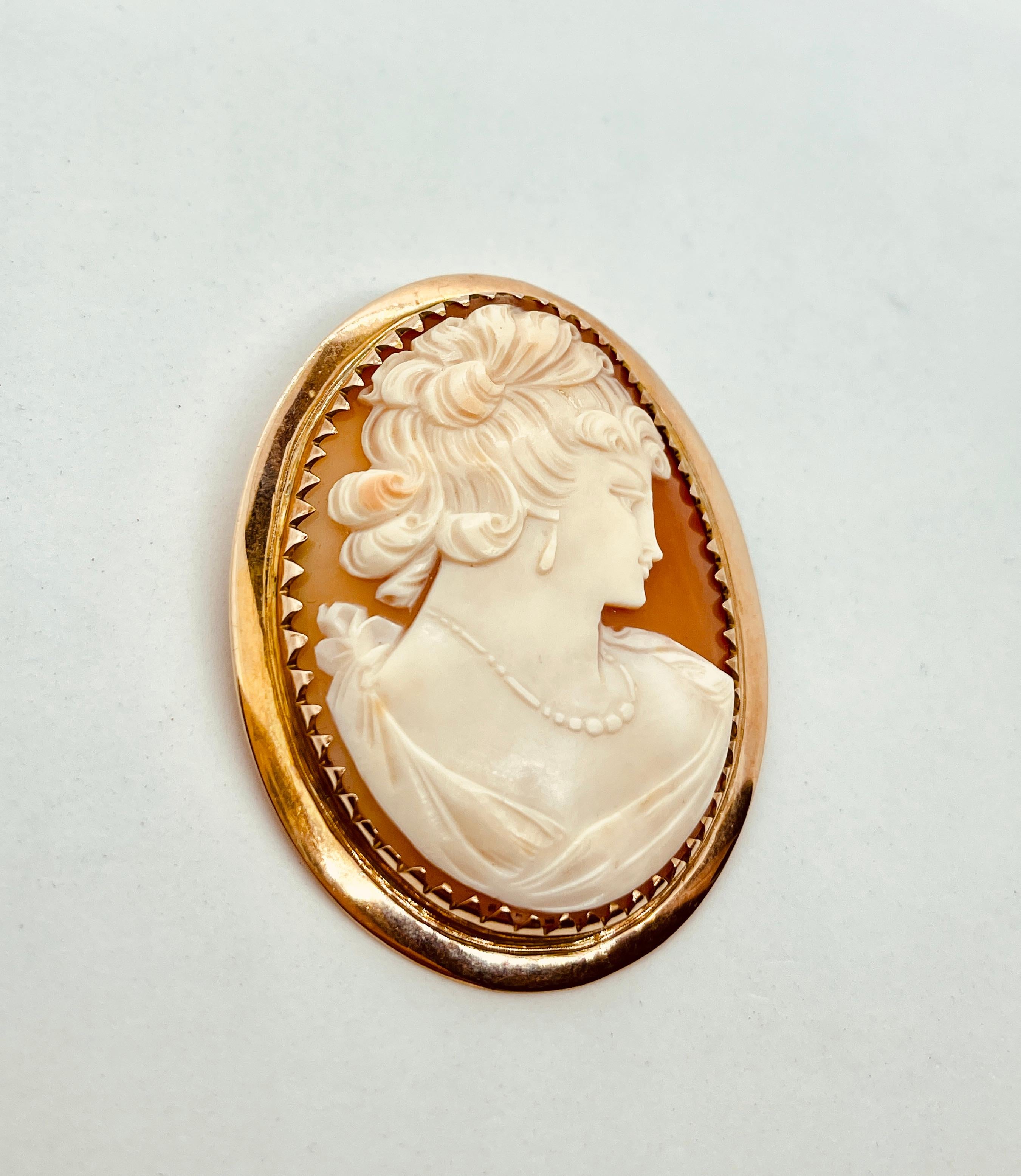 Vintage 9ct Gold Cameo Brooch NeoClassical Lady Wearing Earrings Necklace c1940s For Sale 8