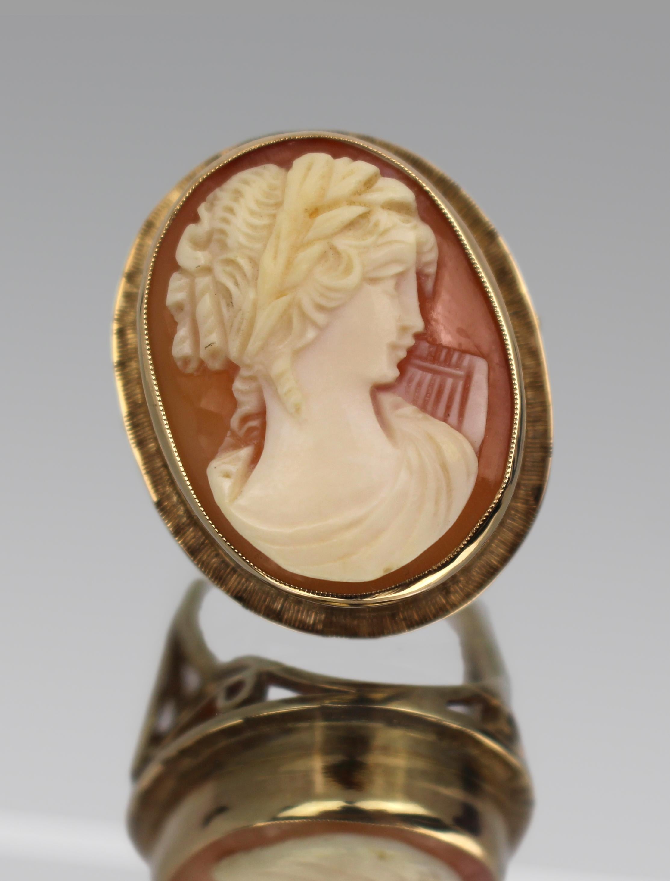 Vintage 9ct Gold Cameo Ring – Mid to Late 20th Century

This vintage ring features a finely carved cameo, set in a solid 9ct yellow gold mount with openwork shoulders. The cameo measures 24 x 18 mm, and the ring is stamped 