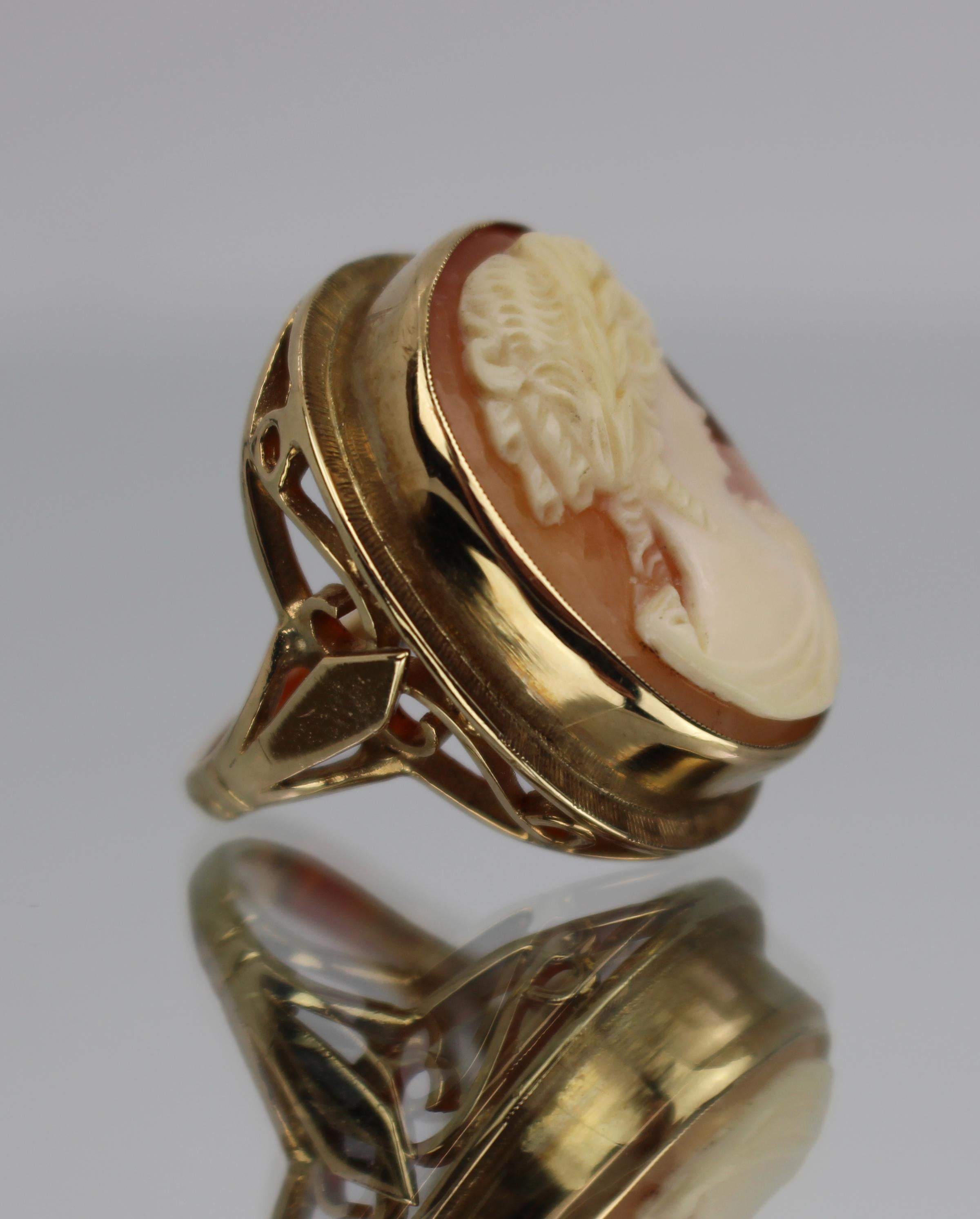 Vintage 9ct Gold Cameo Ring For Sale 1