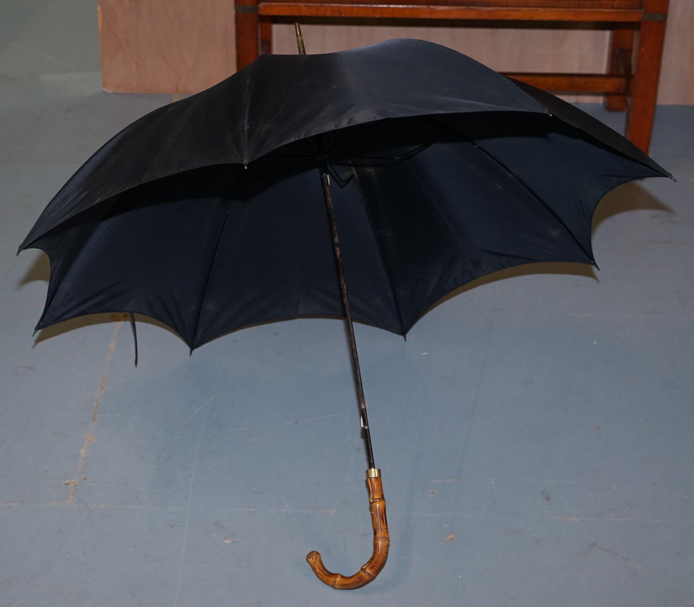 20th Century Vintage 9-Carat Gold Carved Wood Handle St Michael British Made 46 Umbrella