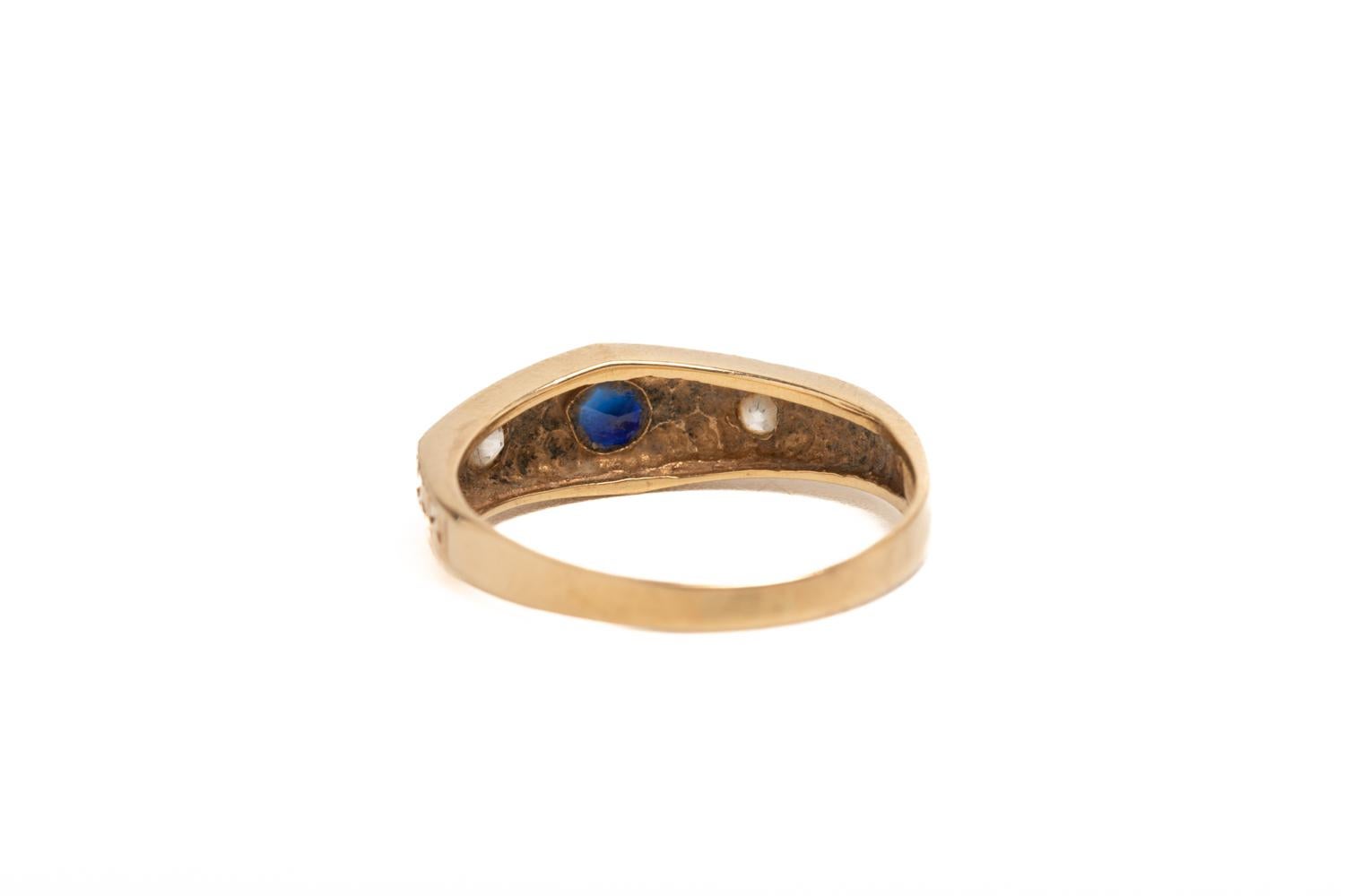 Vintage 9ct Gold Diamond and Sapphire Ring For Sale 2