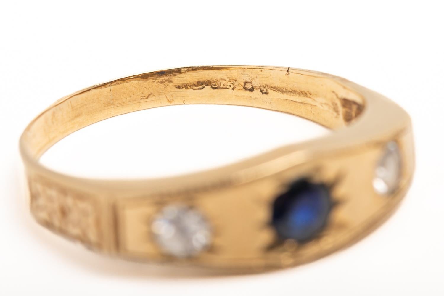 Vintage 9ct Gold Diamond and Sapphire Ring For Sale 4
