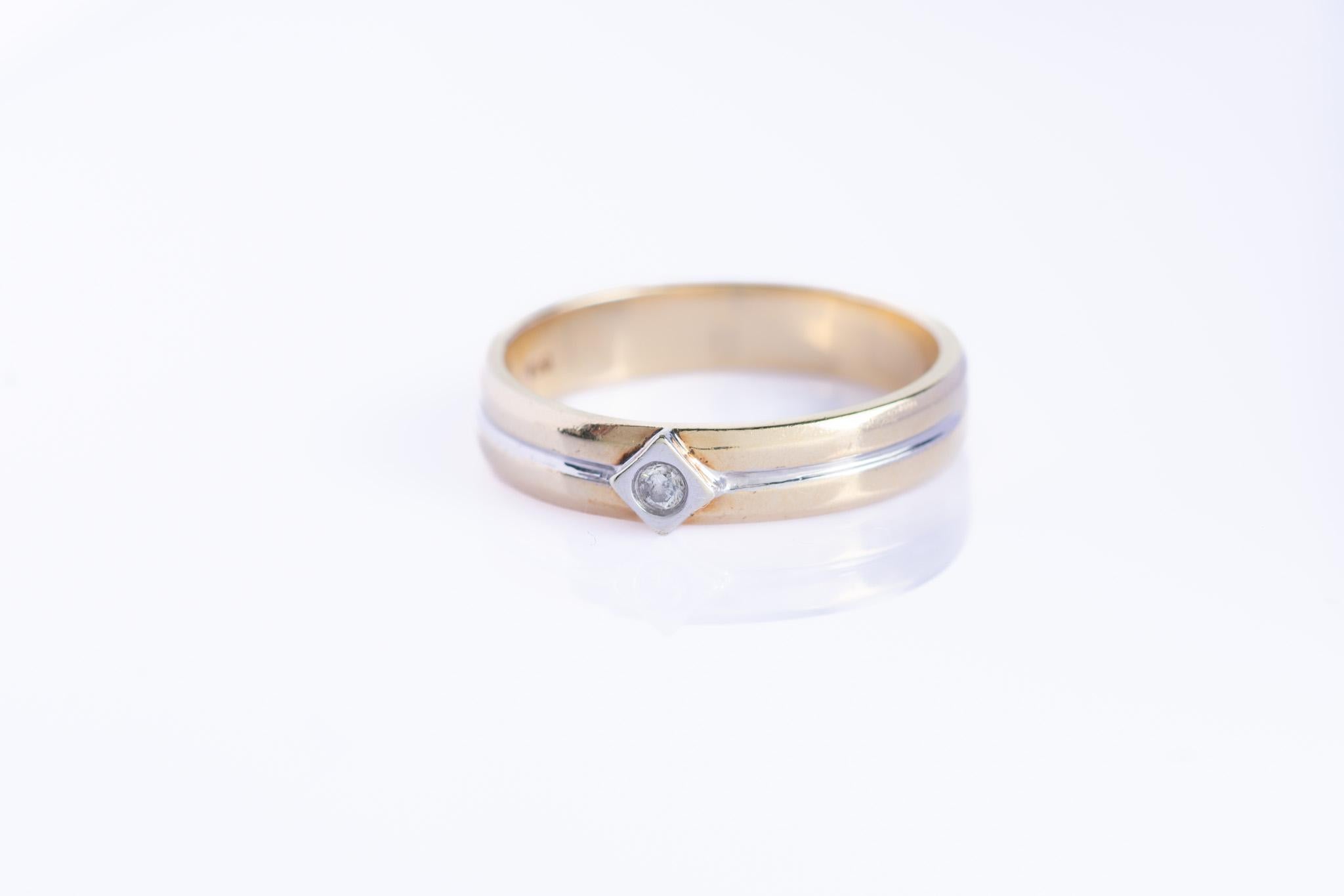 A minimalist vintage diamond ring in 9ct gold, designed with subtle double-grooved shoulders leading to a square illusion setting in white gold. At its centre sits a round-cut diamond, enhanced by the illusion mount to give extra sparkle and