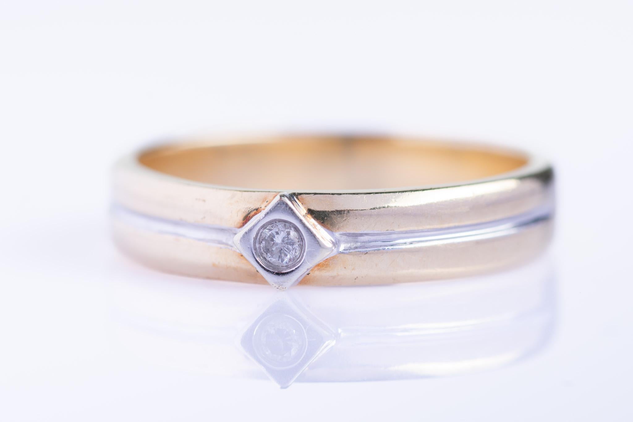 Women's Vintage 9ct Gold Diamond Ring With Illusion-Set Design For Sale