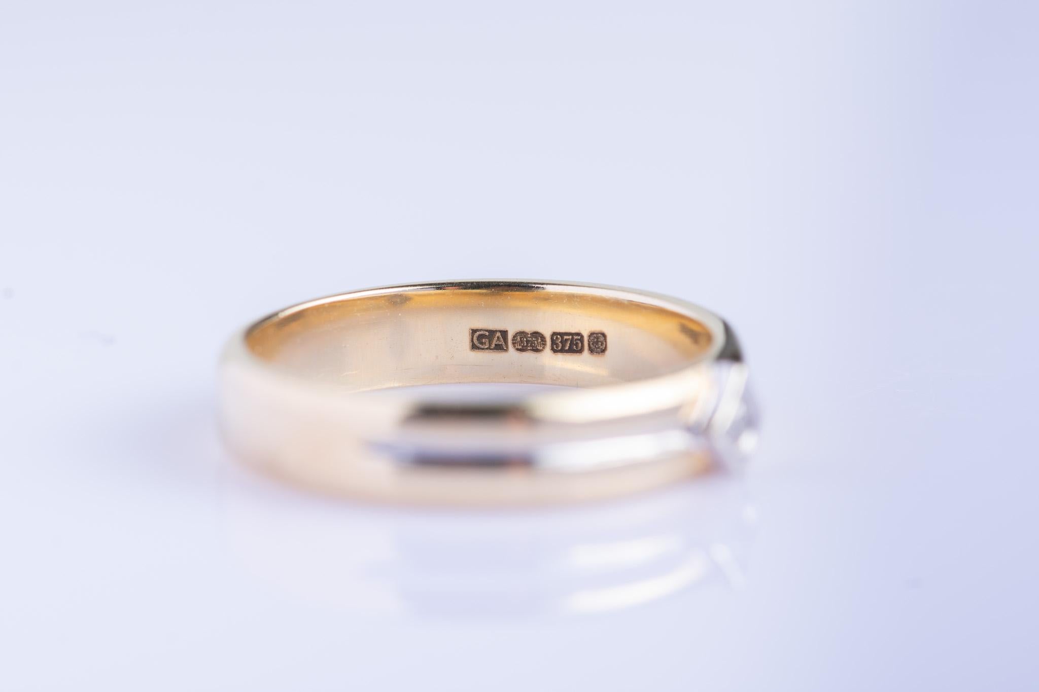 Vintage 9ct Gold Diamond Ring With Illusion-Set Design For Sale 1