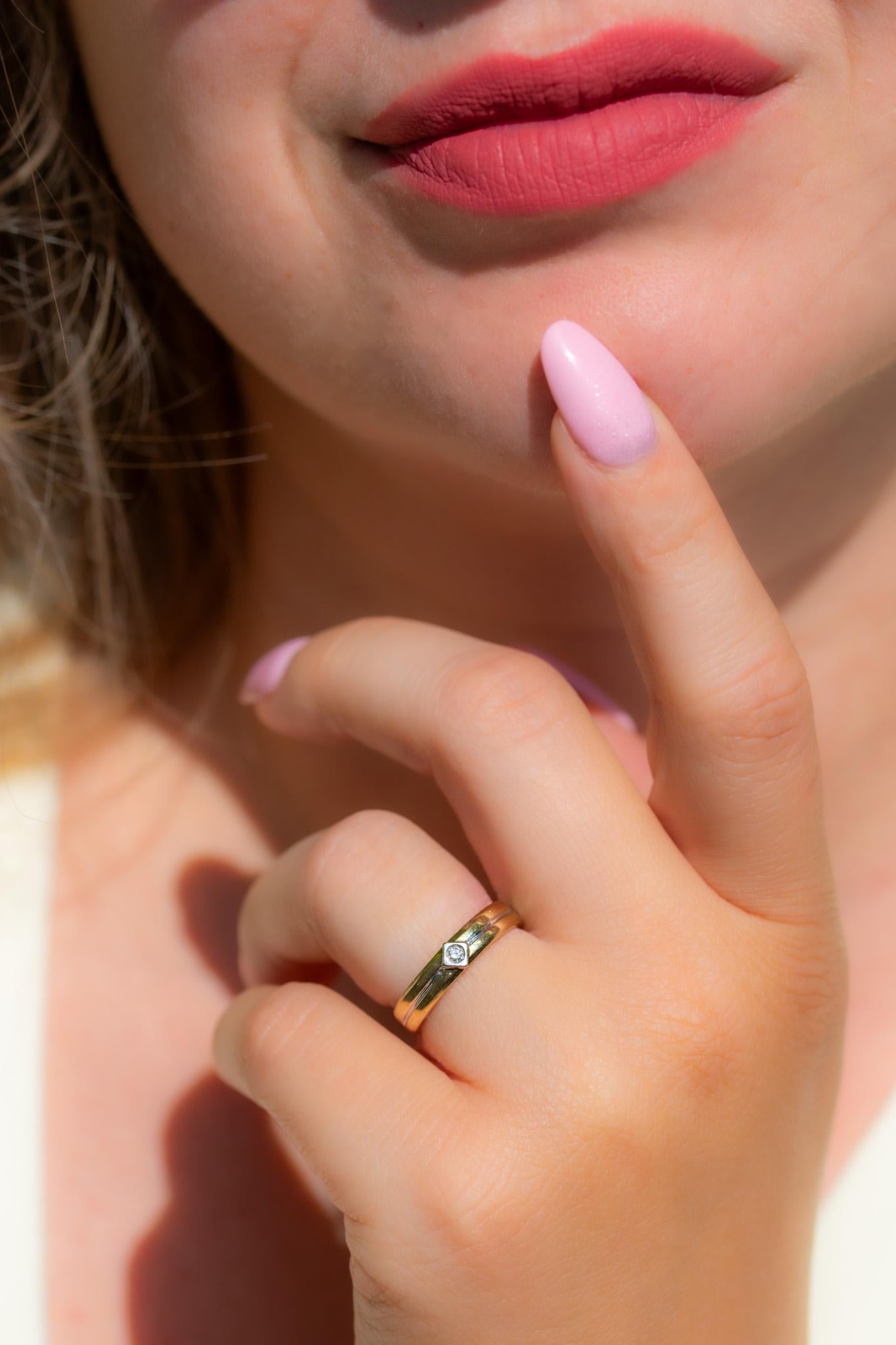Vintage 9ct Gold Diamond Ring With Illusion-Set Design For Sale 2